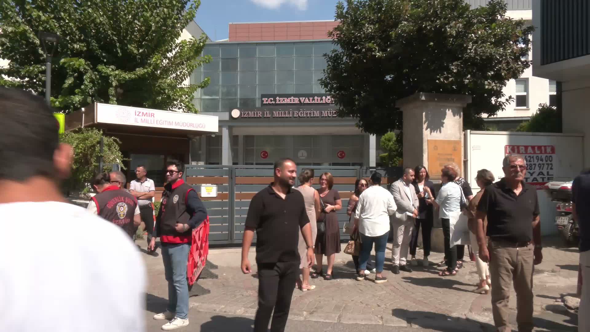 CHP İzmir'den yeni eğitim yılı öncesi iktidara eğitim eleştirisi