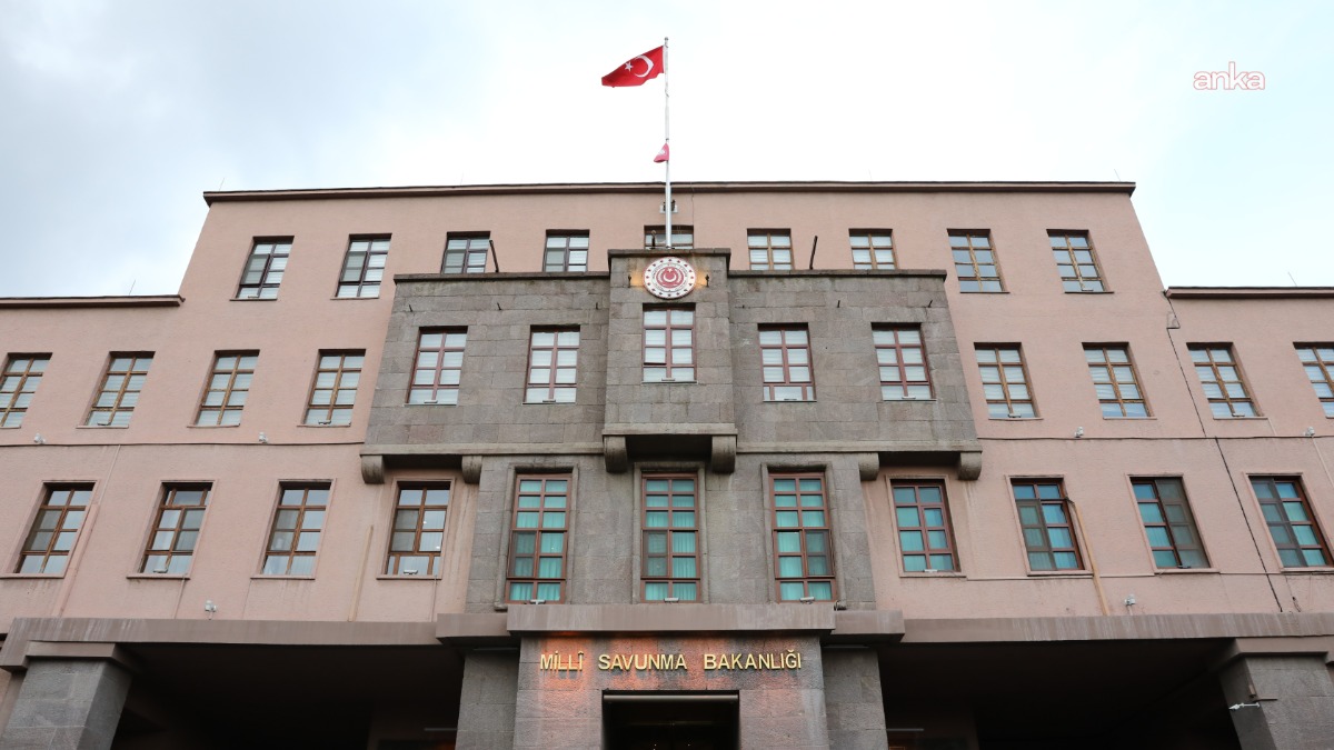 MSB: "S-400 Uzun Menzilli Bölge Hava ve Füze Savunma Sistemleri ile ilgili çalışmalar çok yönlü devam ediyor"