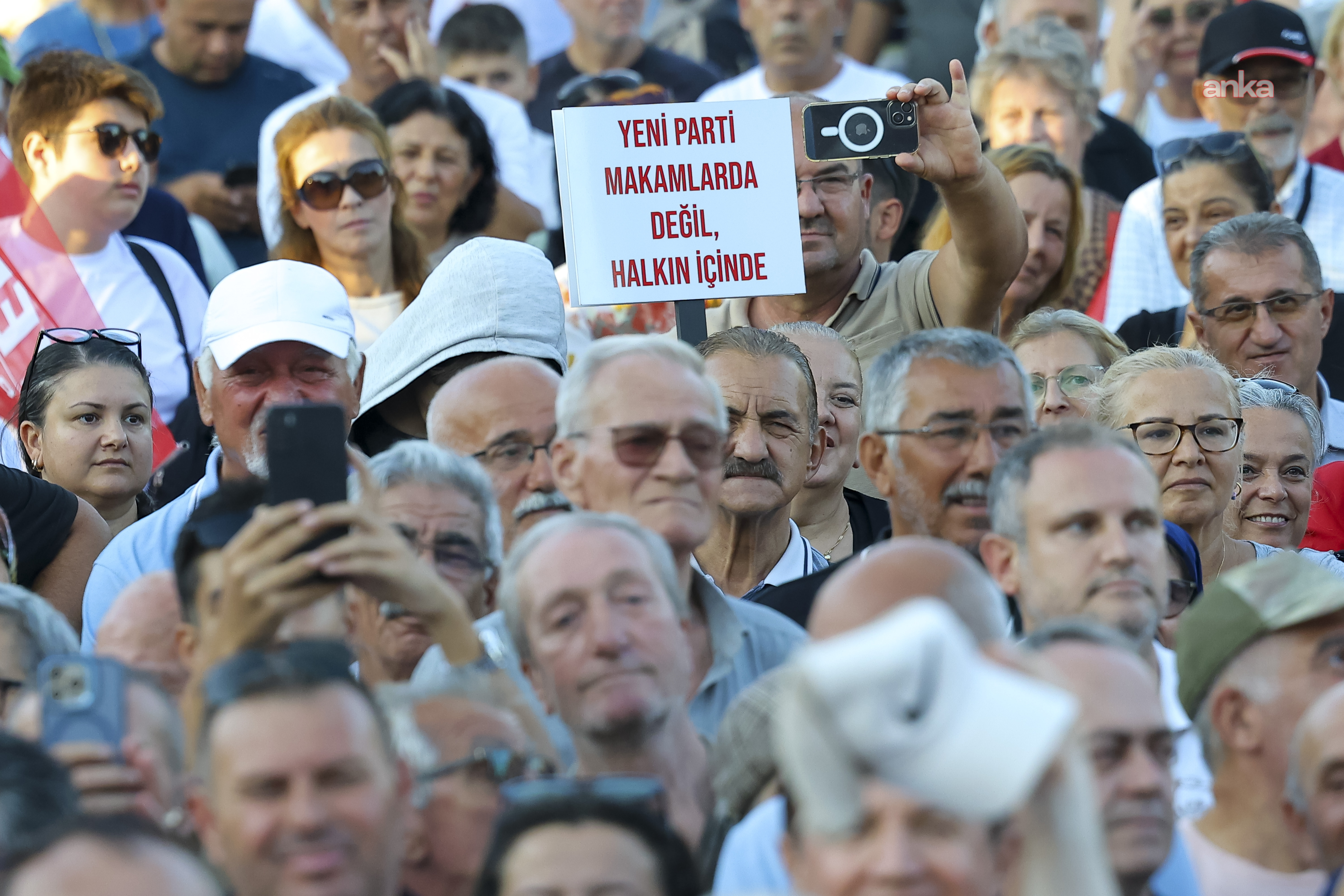 “Siyaseti yurttaşa geri vereceğiz”