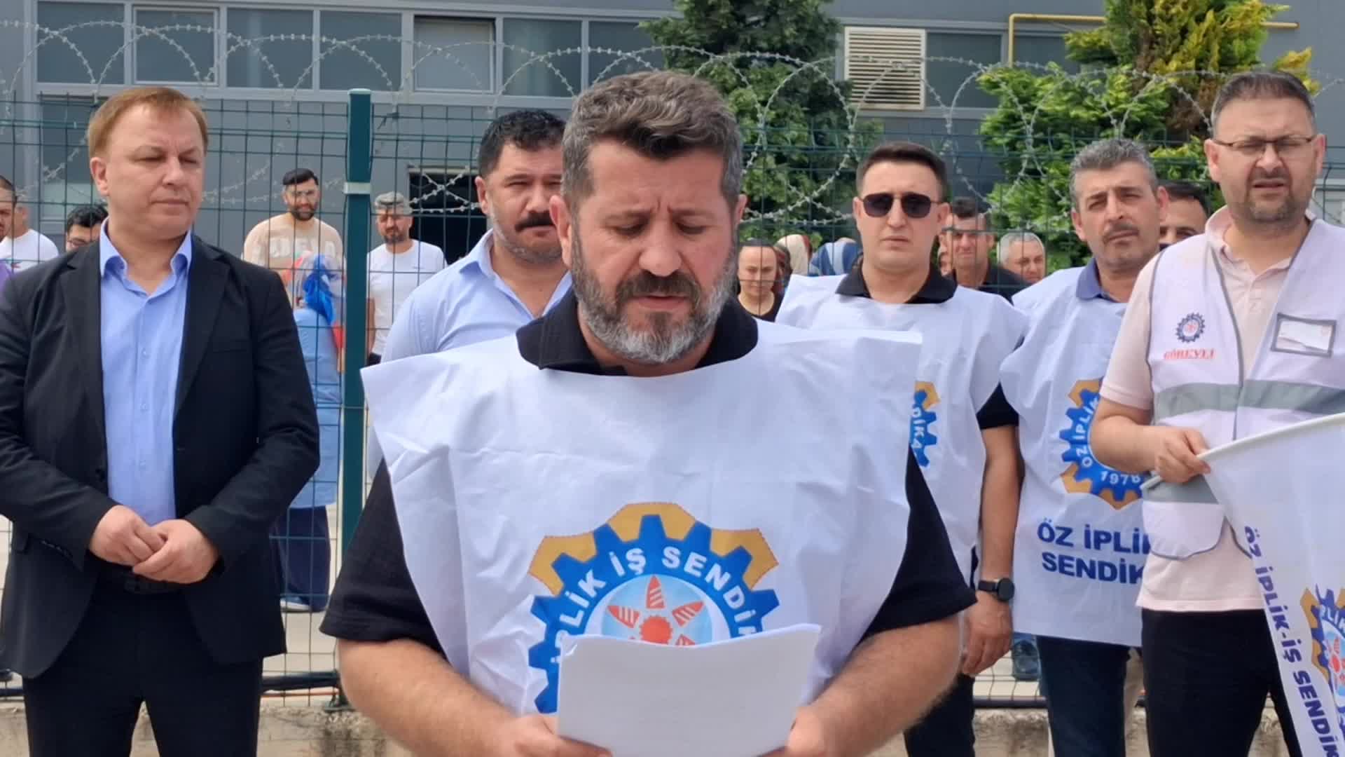 Öz İplik-İş’ten 'CRS Şık Makas' açıklaması: “Gerçek zafer fabrikanın üretime devam etmesidir”