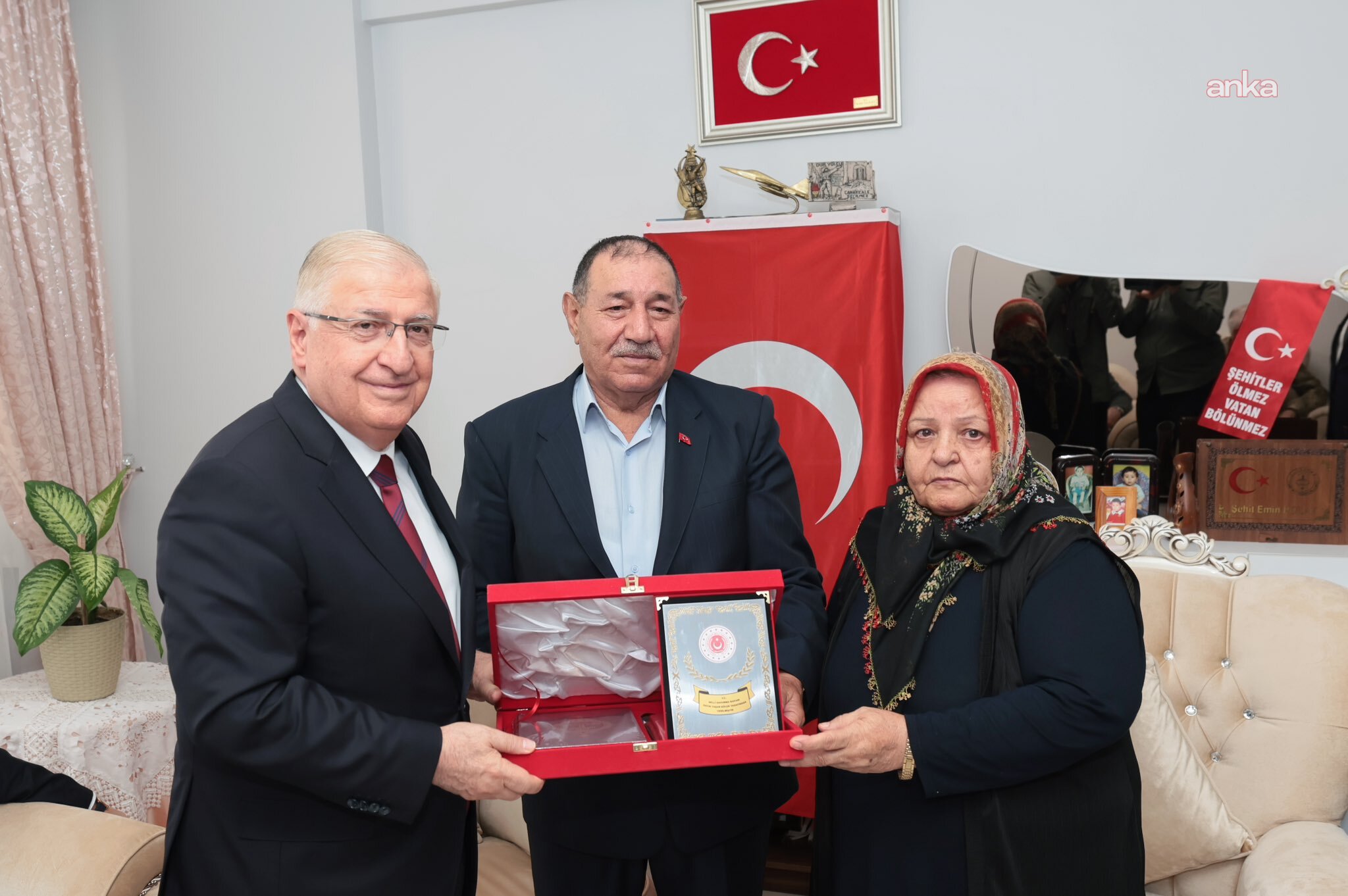 Bakan Güler, şehit Jandarma Er Emin Polat’ın ailesini ziyaret etti