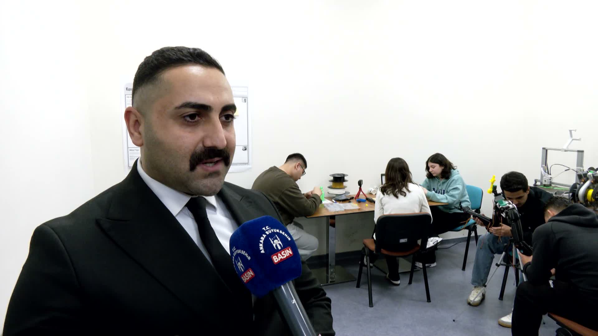 Ankara Büyükşehir Belediyesi'nin “Teknoloji, Robotik ve Mühendislik Atölyesi” gençleri bekliyor