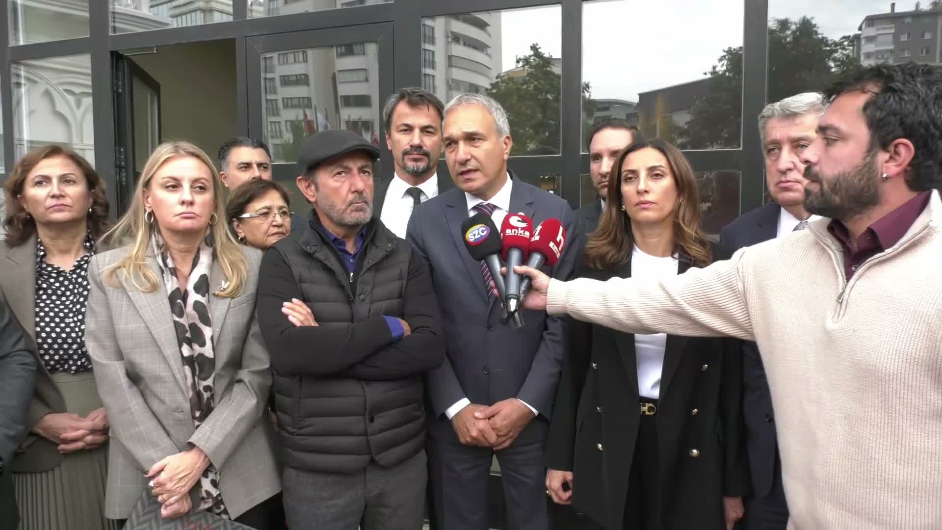 Halk TV'ye kayyım atandı... YENİ Parti'den dayanışma ziyareti: Bu ülkenin gazetecilerine yaptıklarınızın hesabını vereceksiniz