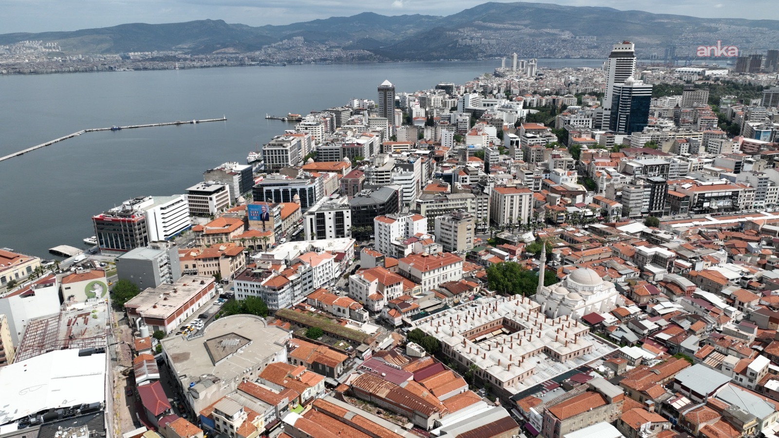 “İzmir Yenileniyor” markası tescillendi