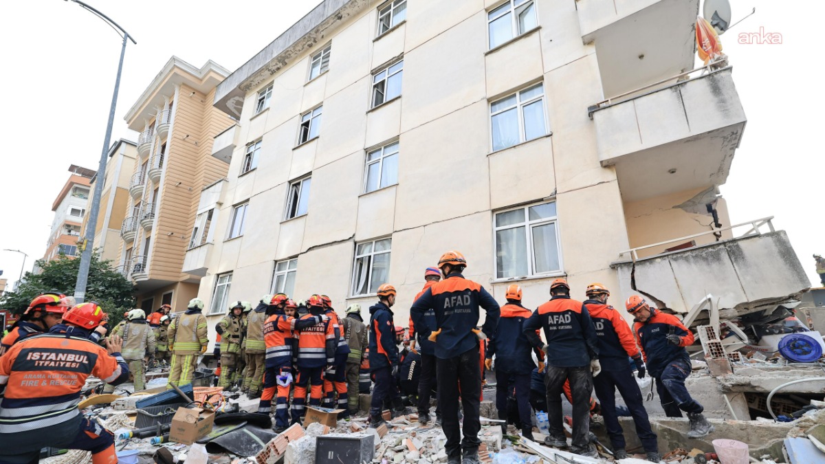 Enkaz altındaki 3 kişi de çıkarıldı, ölü sayısı 5'e yükseldi