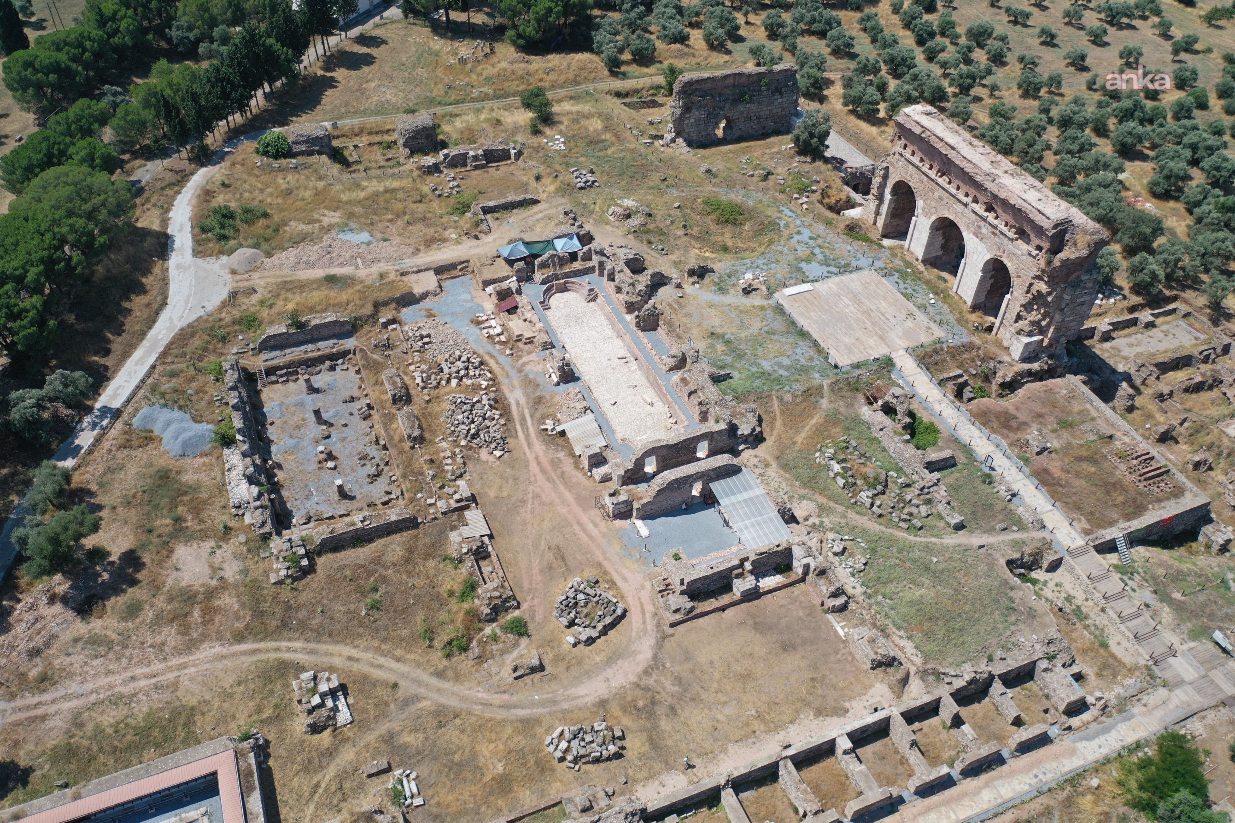 Kültür ve Turizm Bakanı Ersoy: Tralleis'te 2 bin yıllık antik havuz gün yüzüne çıkarıldı