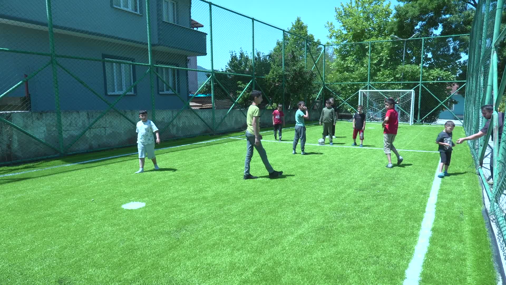 Osmangazi Belediyesi'nden Güneybudaklar Mahallesi'ne yeni halı saha