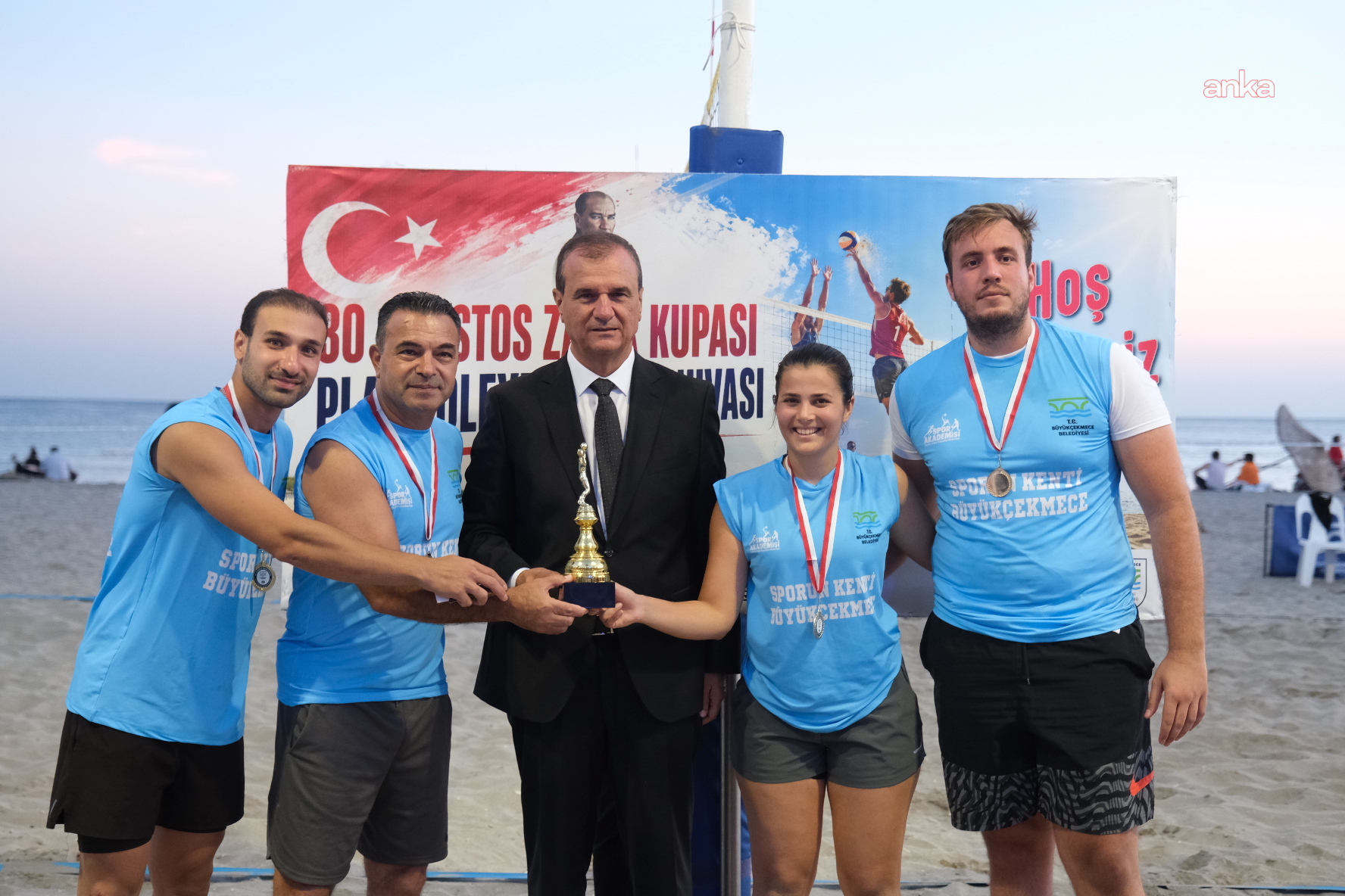 Büyükçekmece’de “Zafer Kupası Plaj Voleybolu Turnuvası” tamamlandı