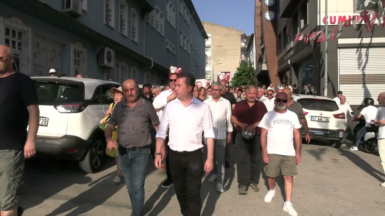 CHP’liler Bilecik’te yeni binaya yürüdü