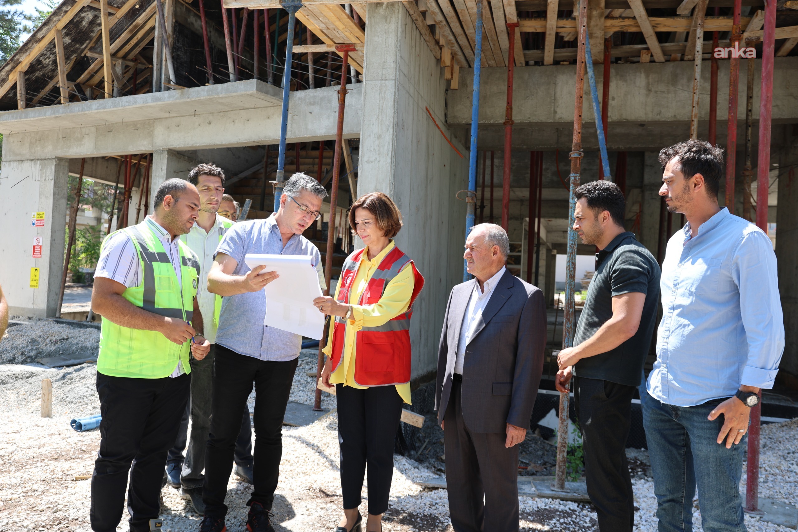 Eskişehir Büyükşehir Belediye Başkanı Ünlüce, Sazova Çocuk Evi inşaatını yerinde inceledi