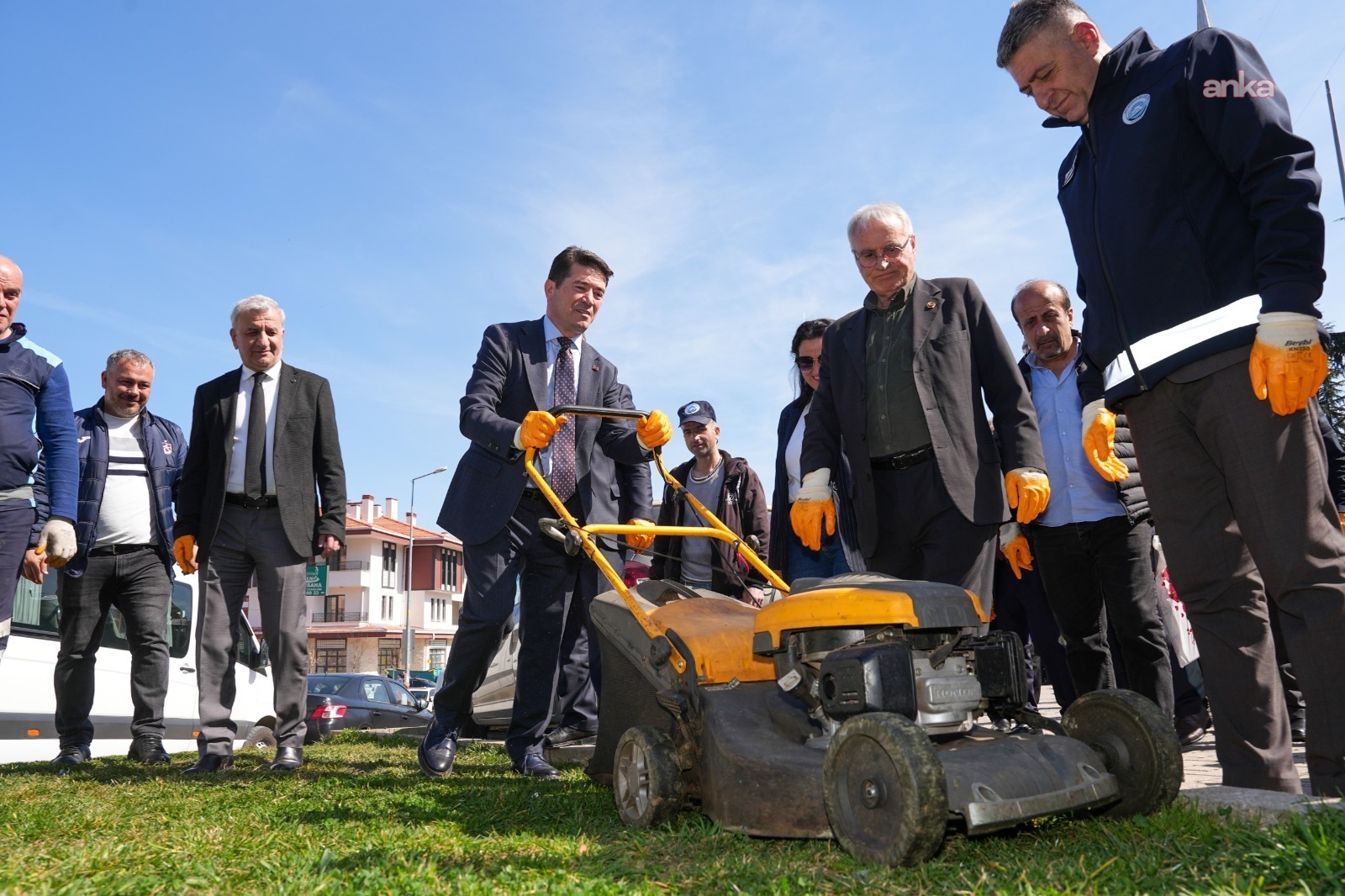 Ortahisar Belediyesi, park ve yeşil alanları yaz mevsimine hazır hale getirdi