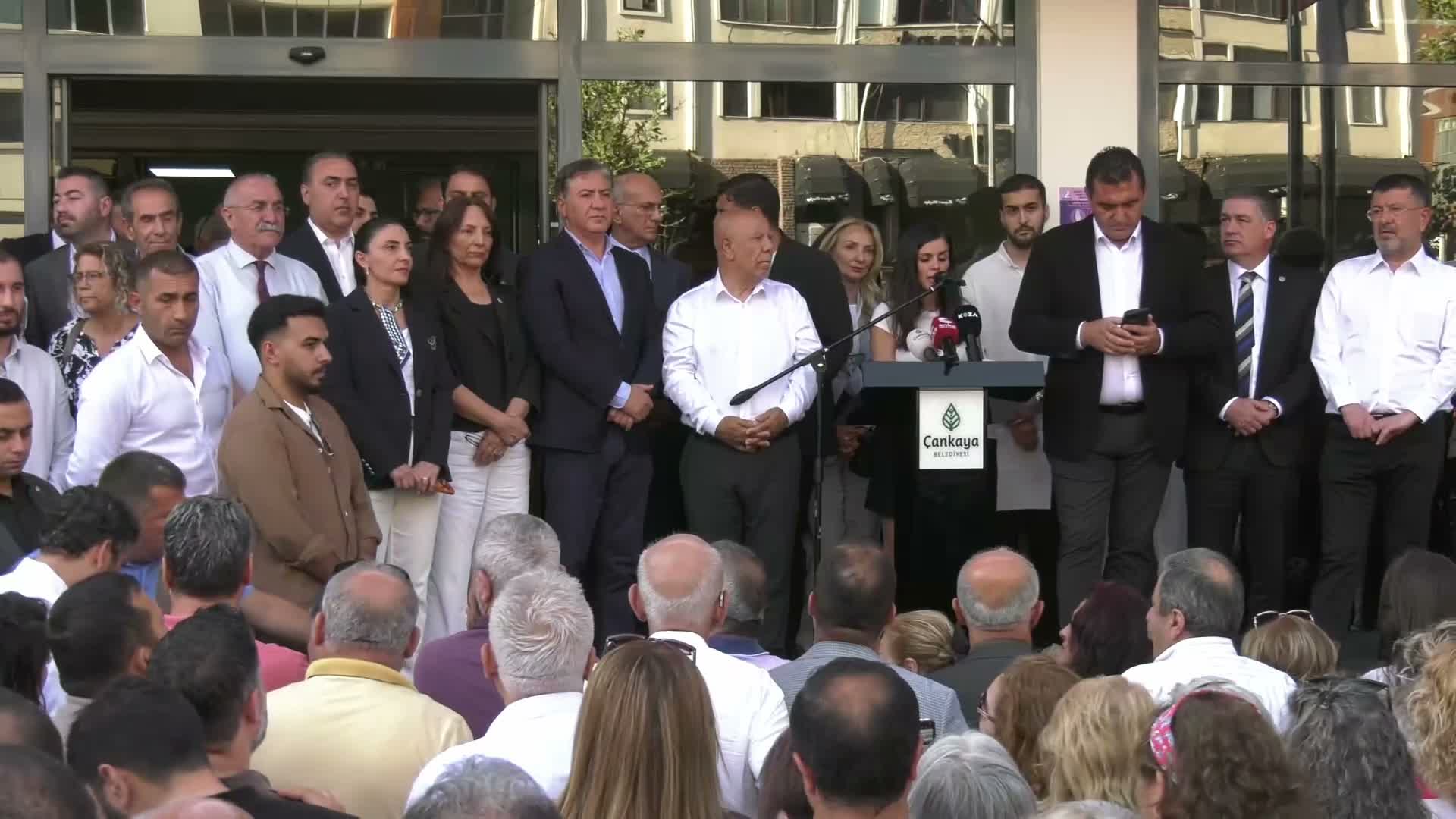 Hüseyin Can Güner'in tutuklanması CHP Gençlik Kolları tarafından protesto edildi... Murat Emir: Bu darbeye boyun eğmeyeceğiz