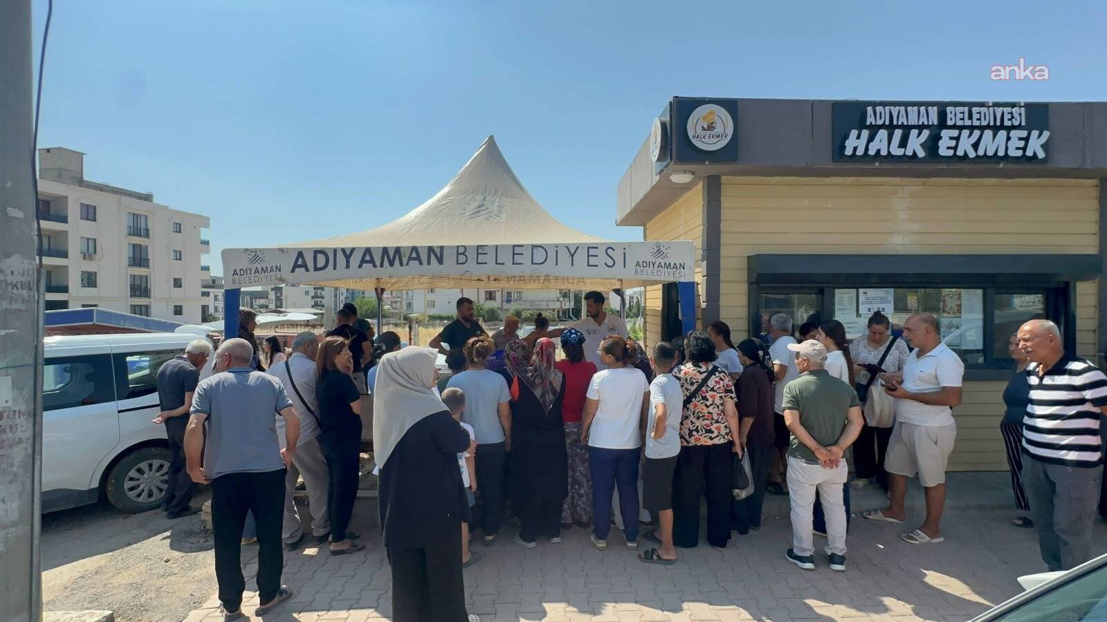 Adıyaman Belediyesi’nin ürettiği yaz sebzeleri tezgâhta yerini aldı