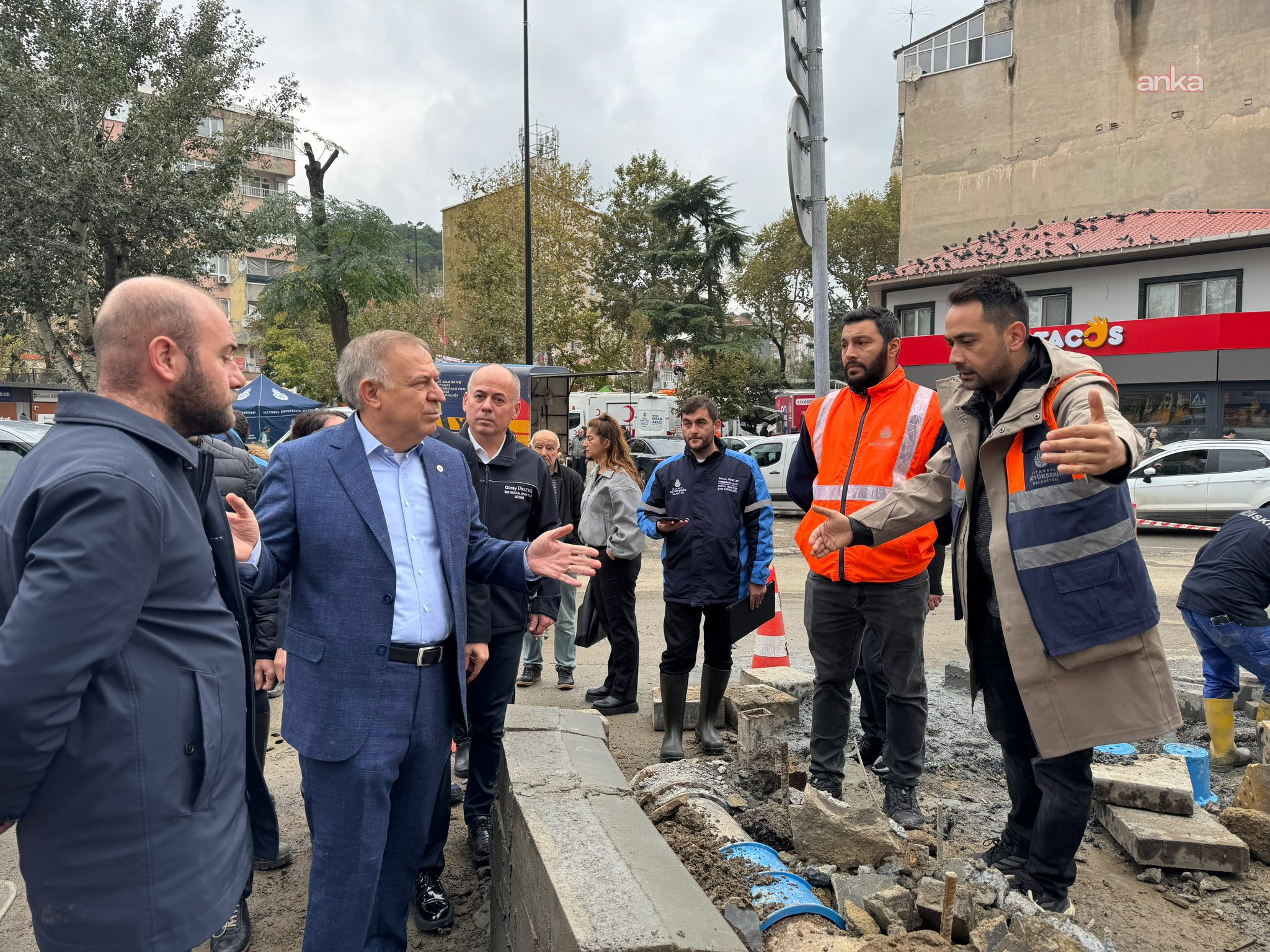 YENİ Partili Zeybek ve beraberindeki heyet, Ayazağa'da incelemelerde bulundu