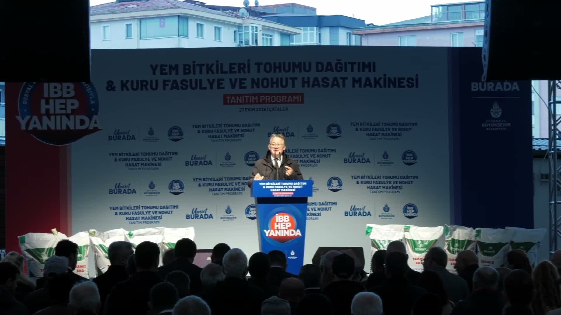 İBB'den çiftçilere 116 ton yem tohumu ve modern hasat makinesi desteği... Aslan: "Çiftçi yeter ki eksin, üretsin diye ücretsiz destek sağladık"