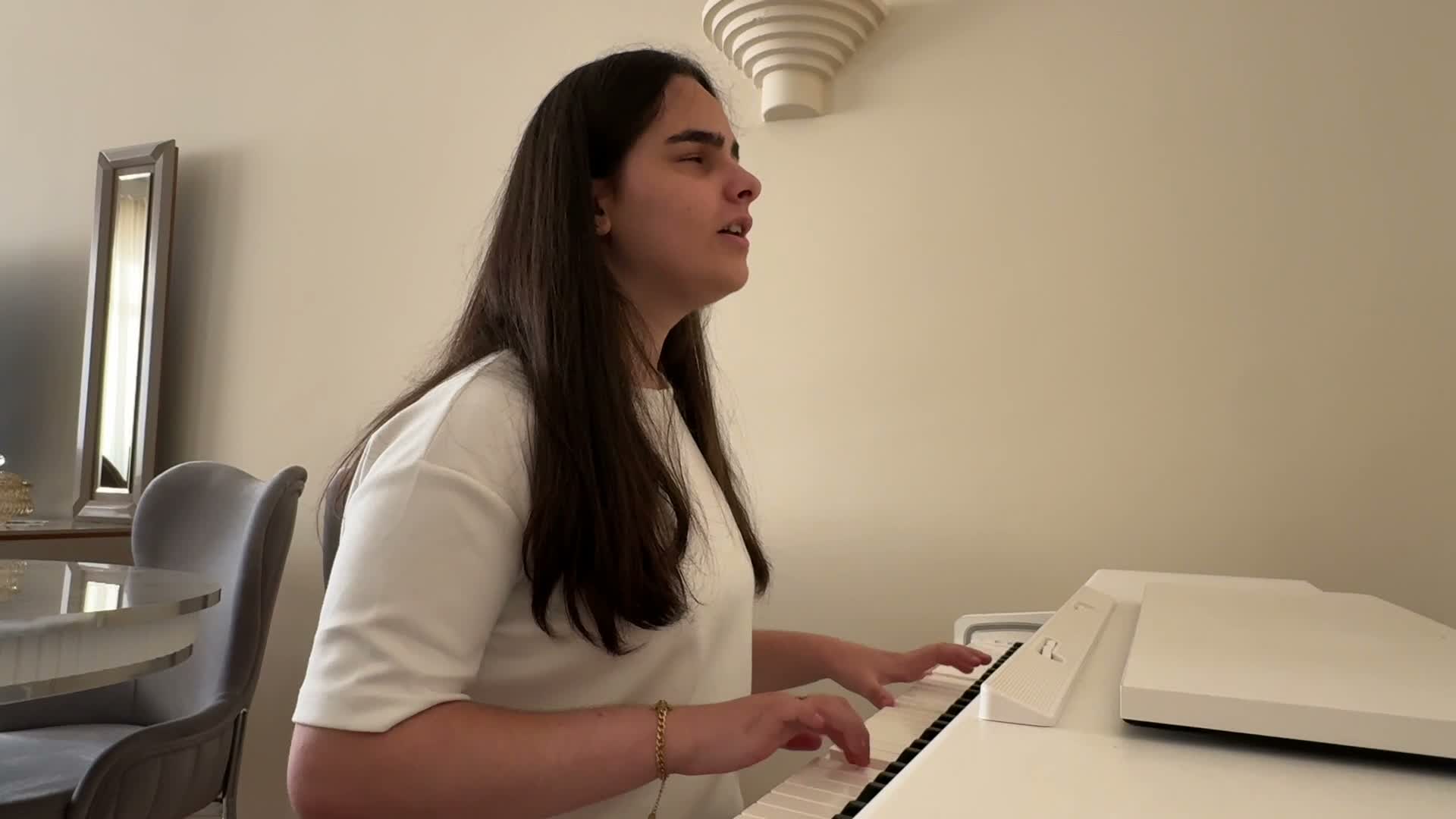 Görme engelli Beyza Zelal, hayalini kurduğu İTÜ Konservatuvarı kazandı