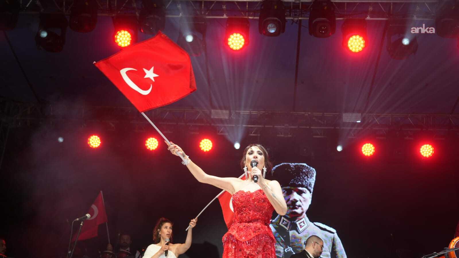 Milas’ta 19 Mayıs etkinlikleri, Işın Karaca konseriyle taçlandı