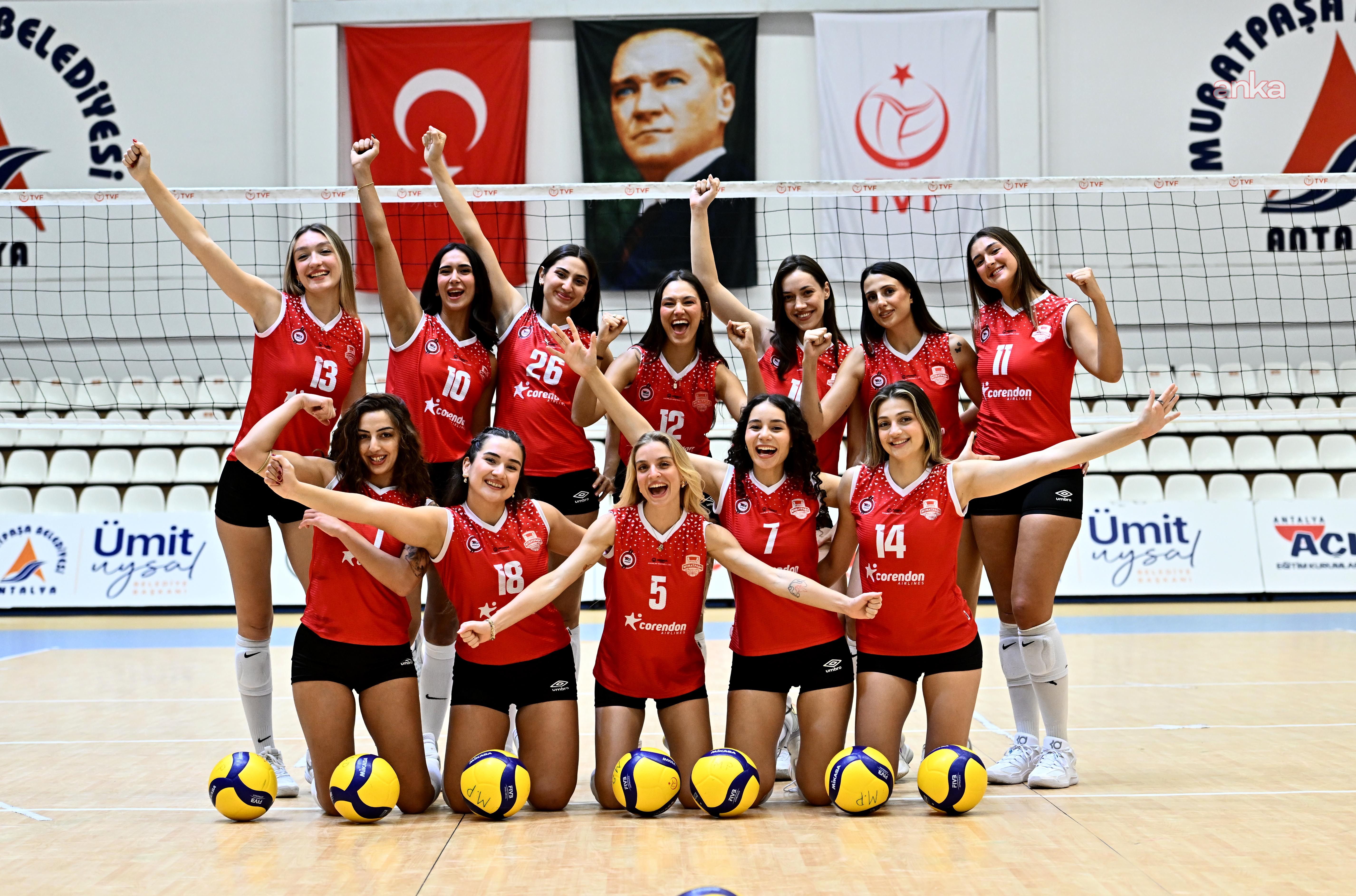 "Muratpaşa’nın Sultanları" sahadan 3-0'lık galibiyetle ayrıldı