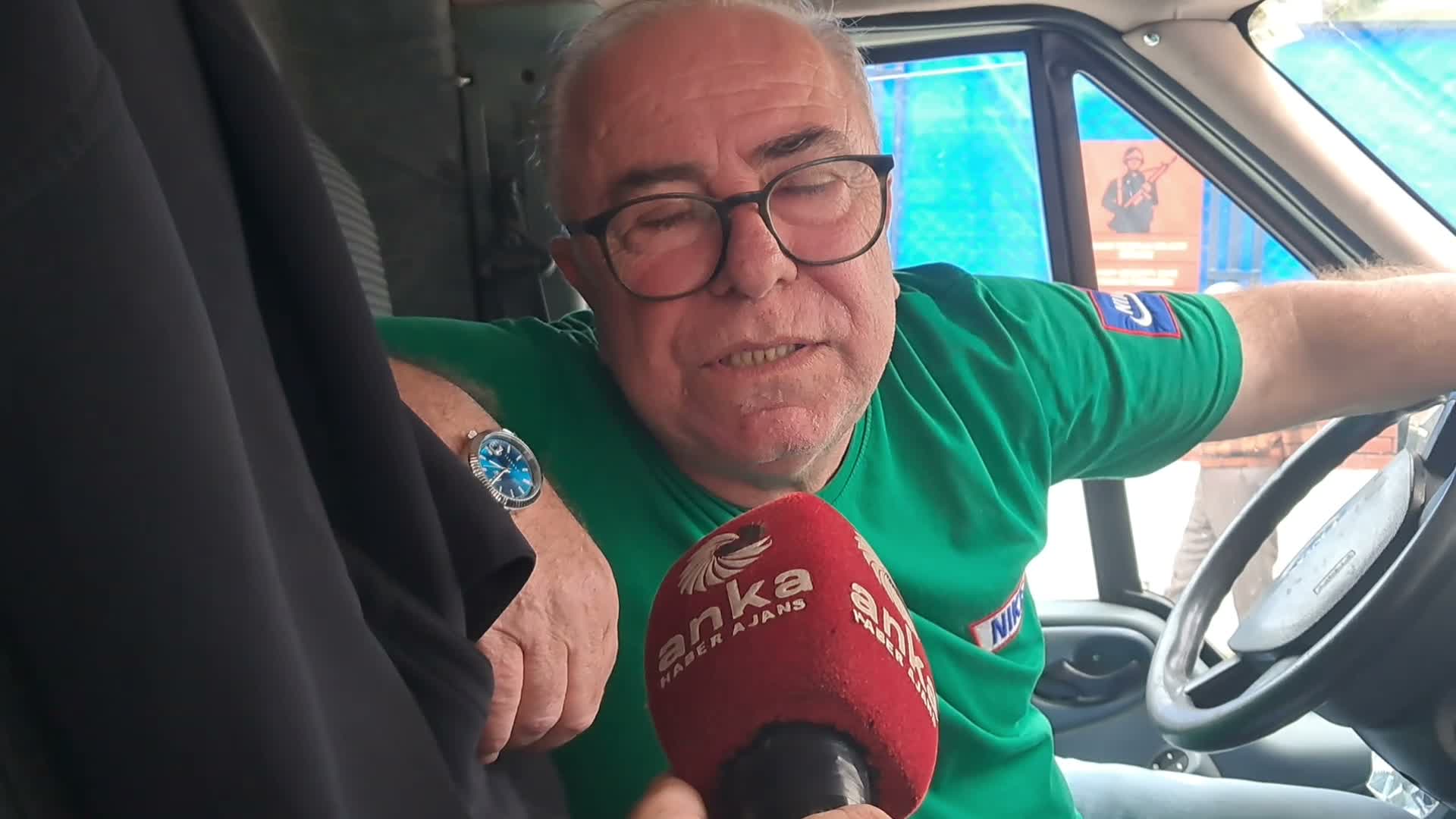 İki arabasını böbrek tedavisi için sattı, geçinmek için çalışmayı sürdürüyor
