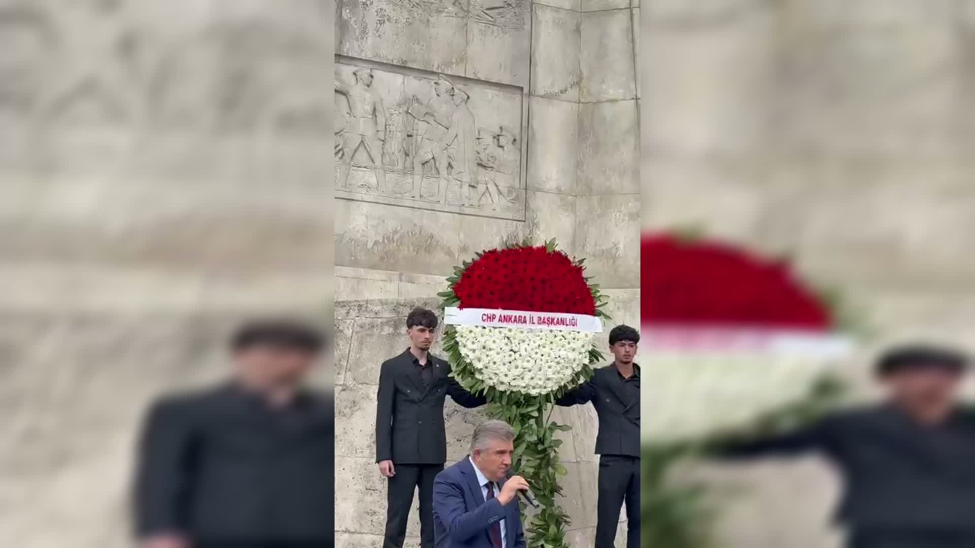 Büyük Zafer'in 104'üncü yıl dönümünde CHP Ankara İl Başkanlığı’ndan Atatürk Anıtı’nda tören