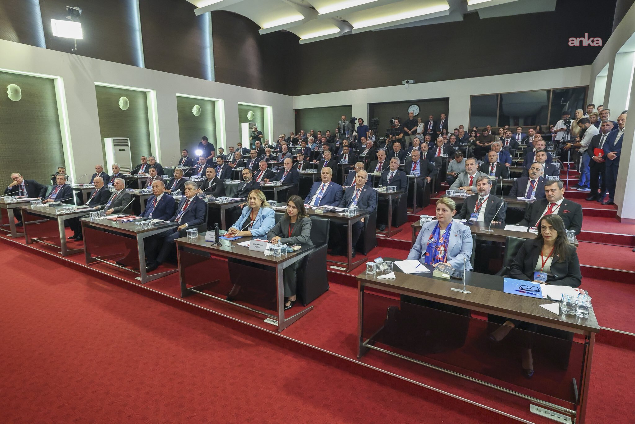 CHP’li 81 İl Başkanı: Cumhuriyet Halk Partisi sahipsiz değildir, Cumhuriyet Halk Partisi 81 il örgütüyle buradadır
