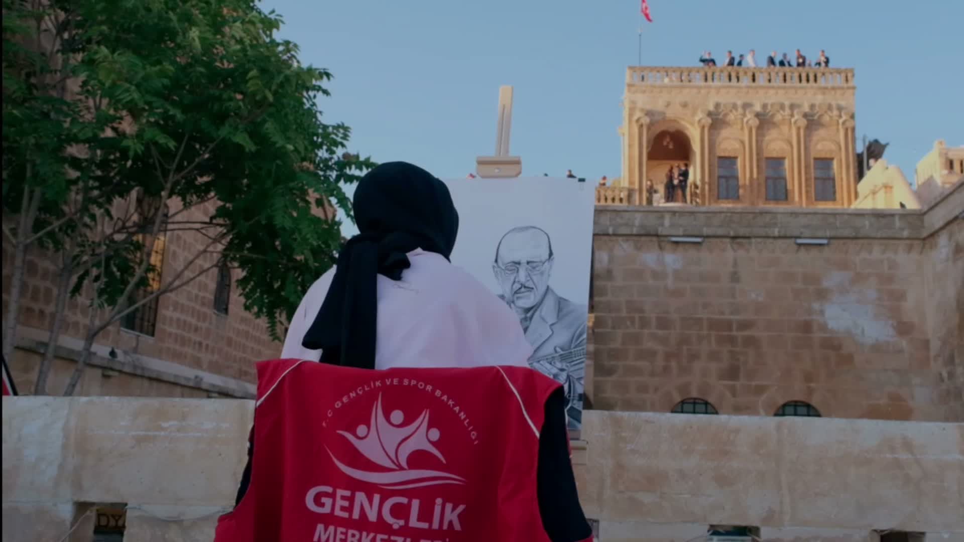 Neşet Ertaş, Midyat’ta türküleri ve portresinin çizildiği etkinlikle anıldı