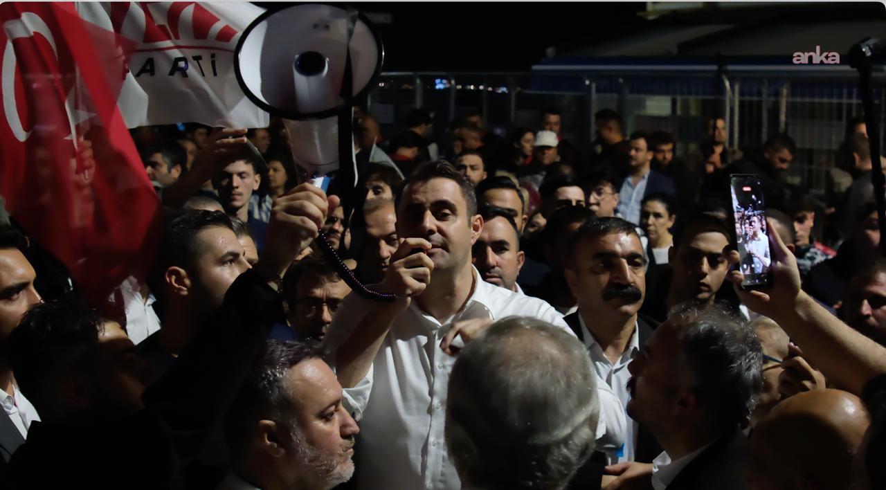 YENİ Parti İzmir İl Başkanı Güç: "Cemil Tugay istifa edene kadar eylemlerimiz sürecek"