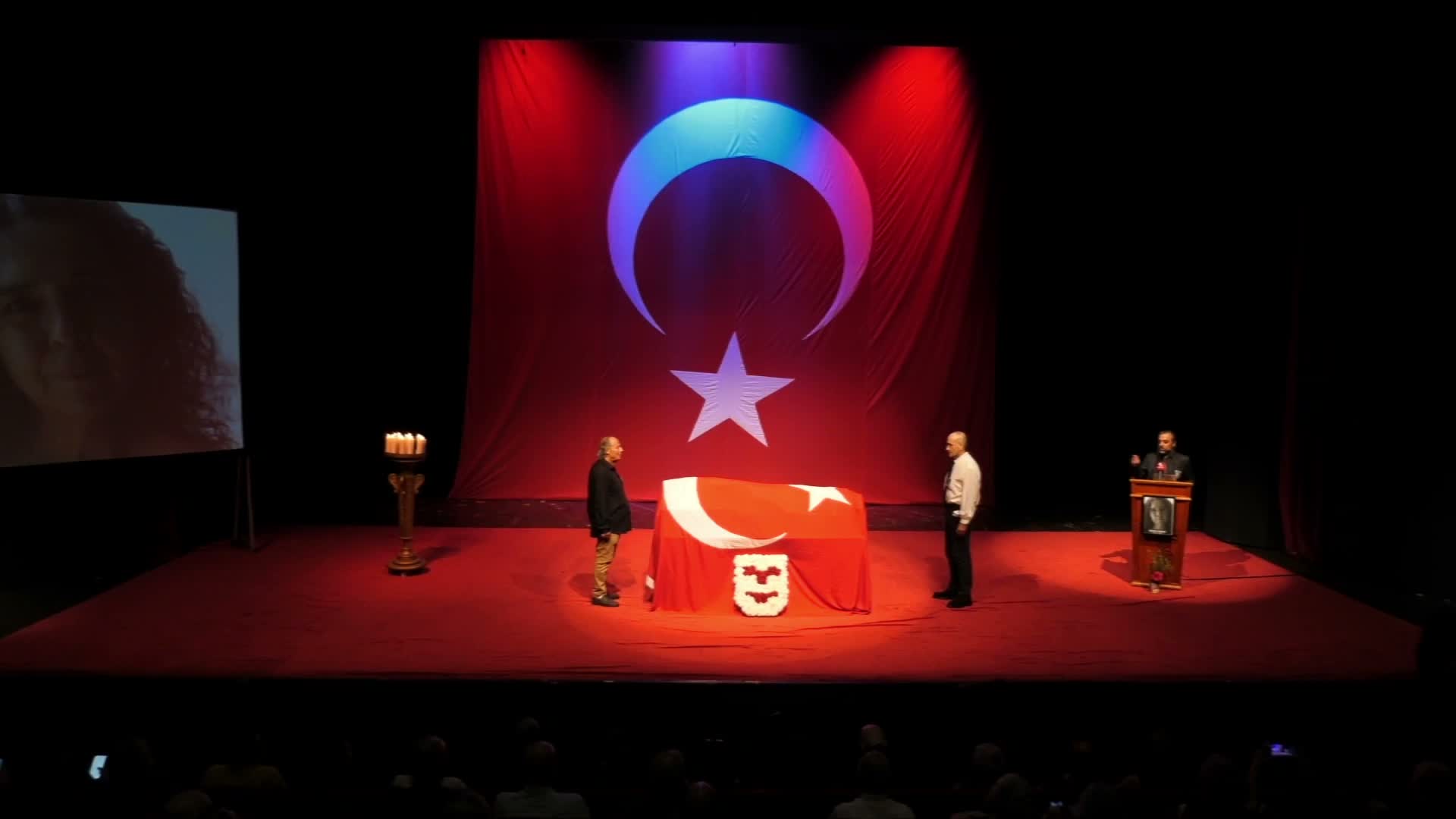 Bilgesu Erenus, son yolculuğuna uğurlandı