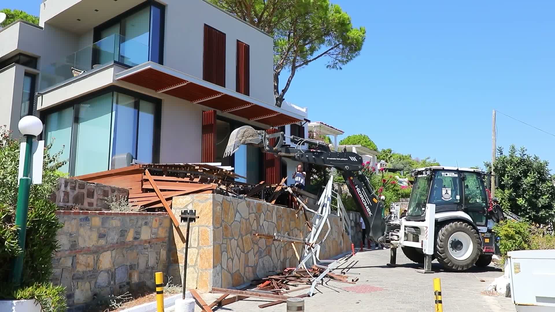 Bodrum’da kaçak yapılar yıkılıyor