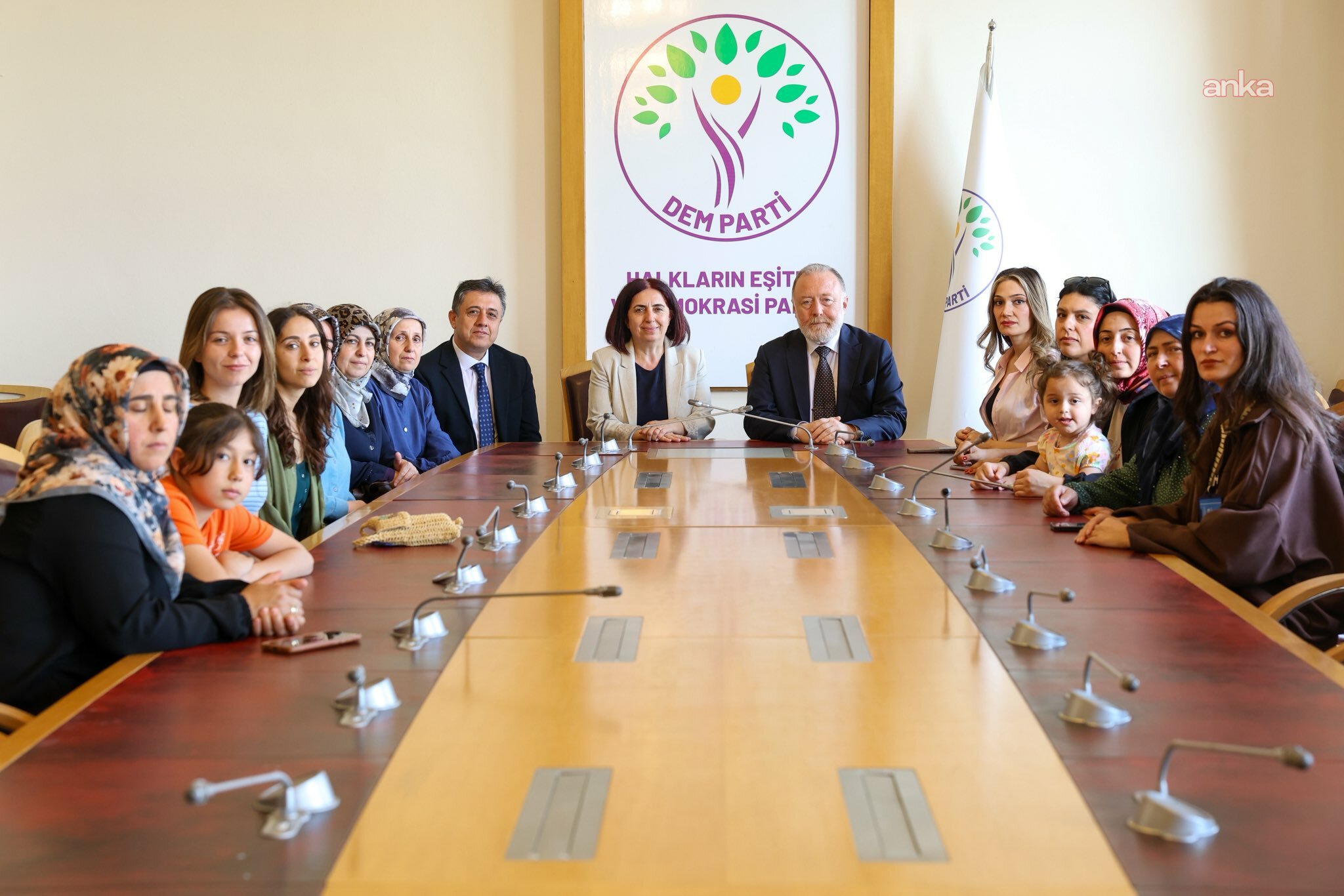 Öğretmenlerden DEM Parti Meclis Grubuna ziyaret