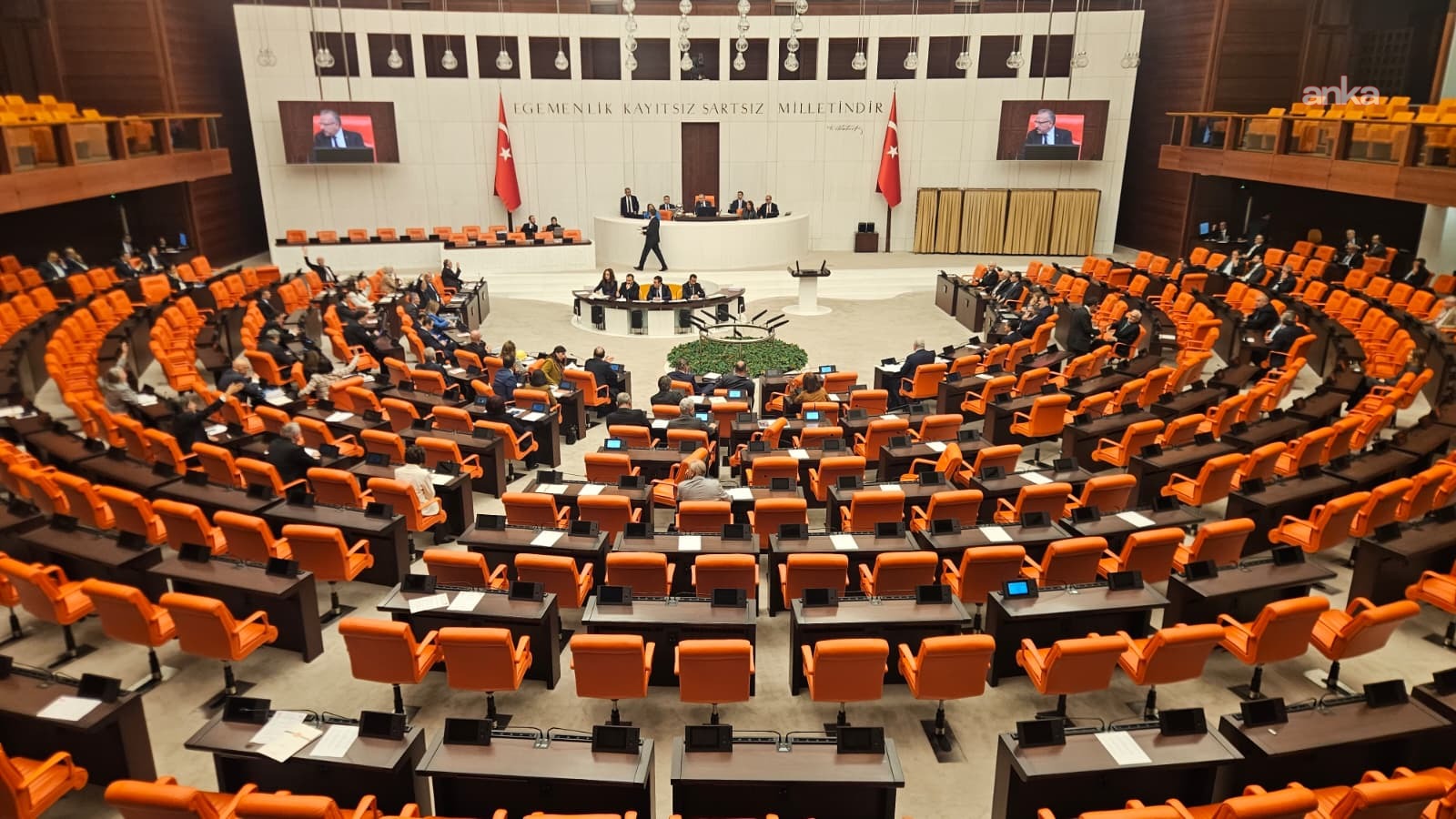 TBMM Genel Kurulu’nda Türk Kızılay Kanunu Teklifi’nin görüşmelerine başlandı: Muhalefetten denetim ve şeffaflık eleştirisi