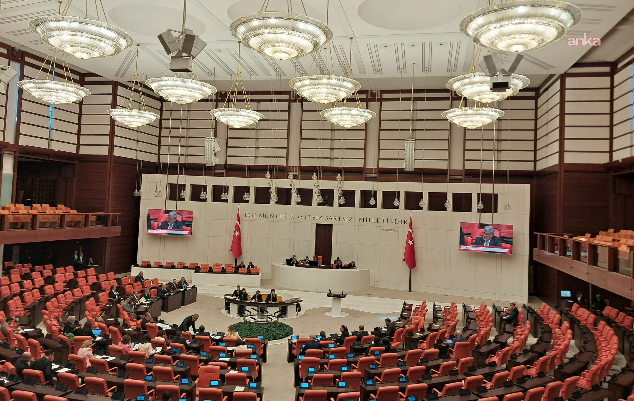 TBMM Genel Kurulu... İYİ Partili Çömez'den AK Partililere öğretmen tepkisi: "Sırça saraylardan siyaset yapmayın, bir konuşun onlarla"