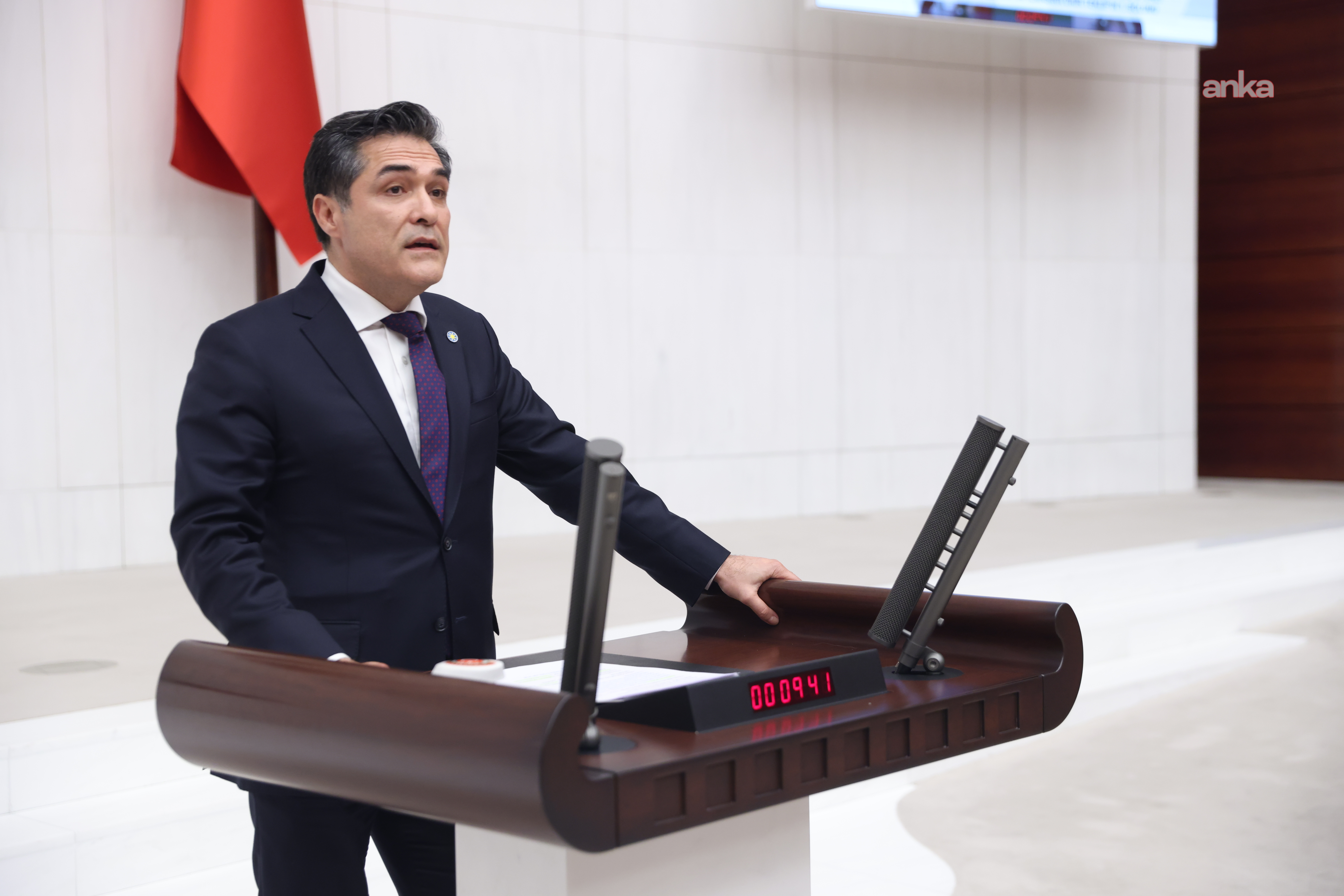 Buğra Kavuncu: "Şantaj ve tehdit siyasetin yeni normali mi? Millete hizmette yarışalım fakat adil yarışalım"
