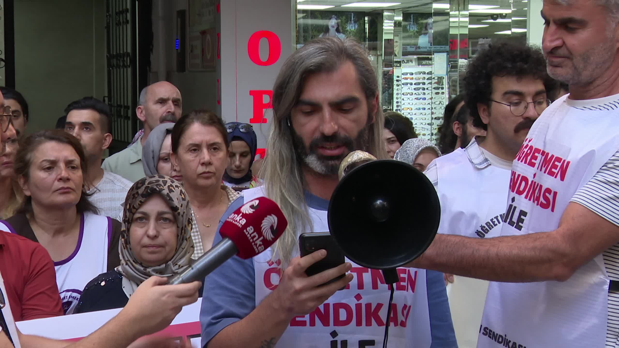Öğretmenlerden süresiz açlık grevi