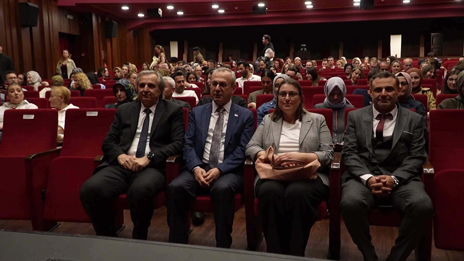Bursa'da "Bir Adam Yaratmak" sahneye taşındı