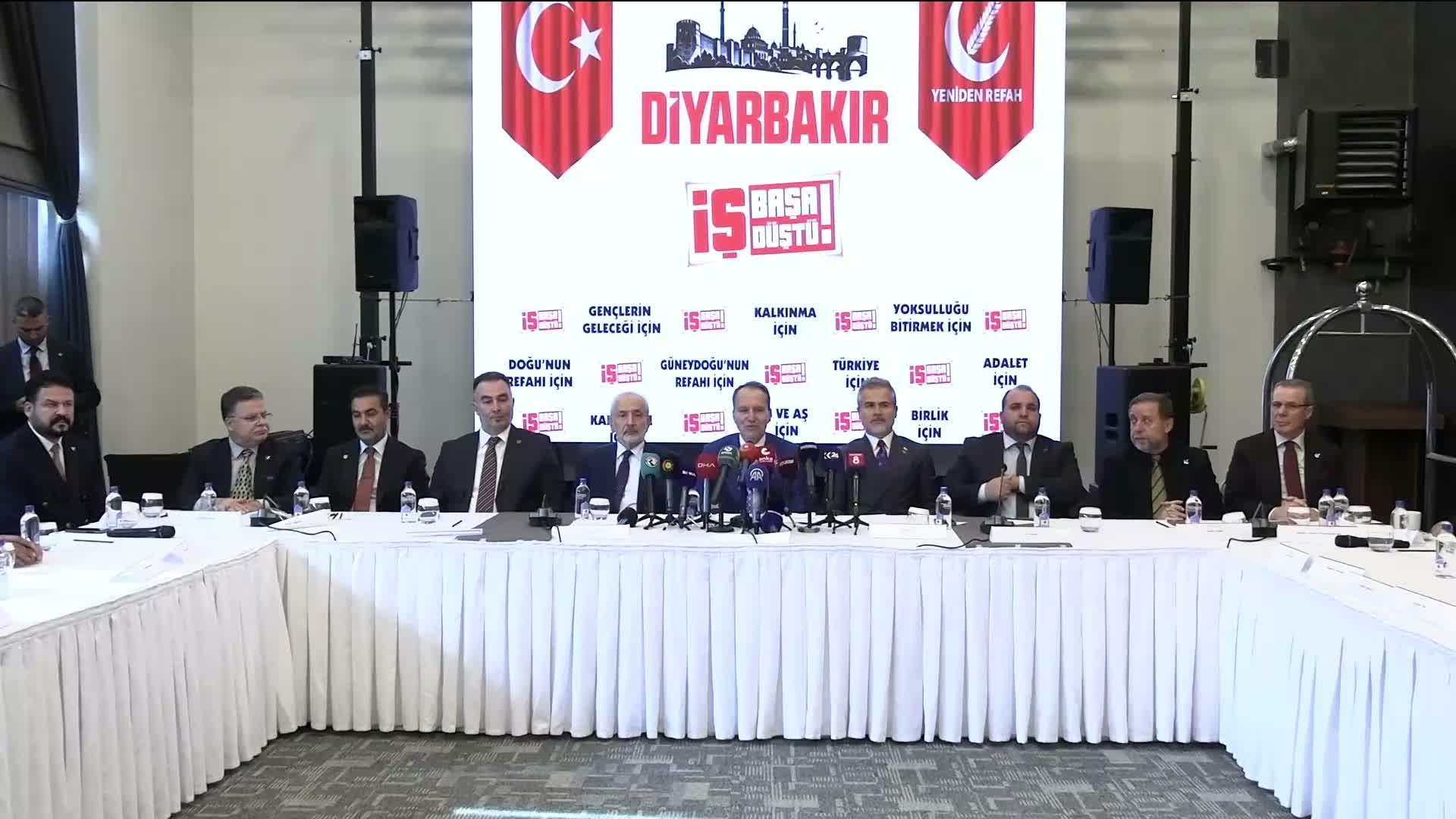 Fatih Erbakan Diyarbakır’da: “PKK’lıların affedilmesiyle ilgili şehit ailelerinin ve gazilerimizin son sözü söylemesi gerekiyor”