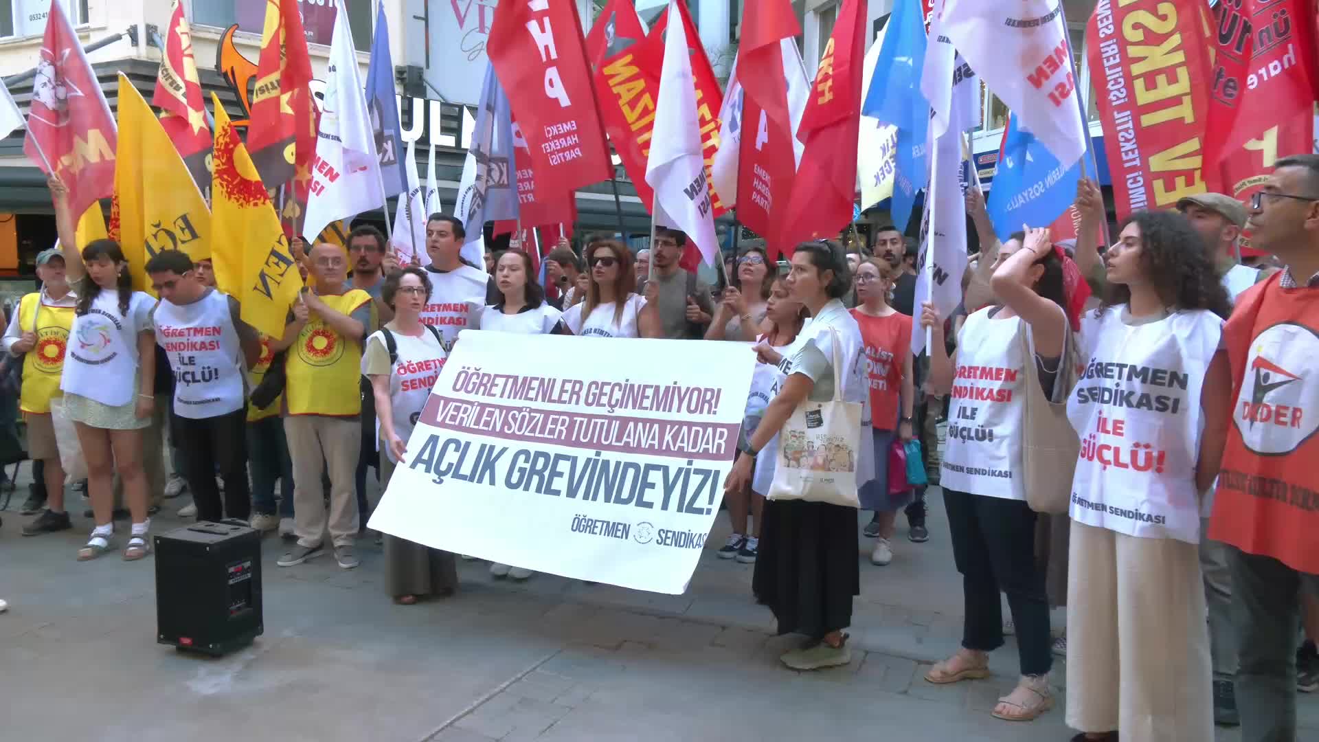 İzmirli öğretmenlerden Ankara'daki eylemlere destek