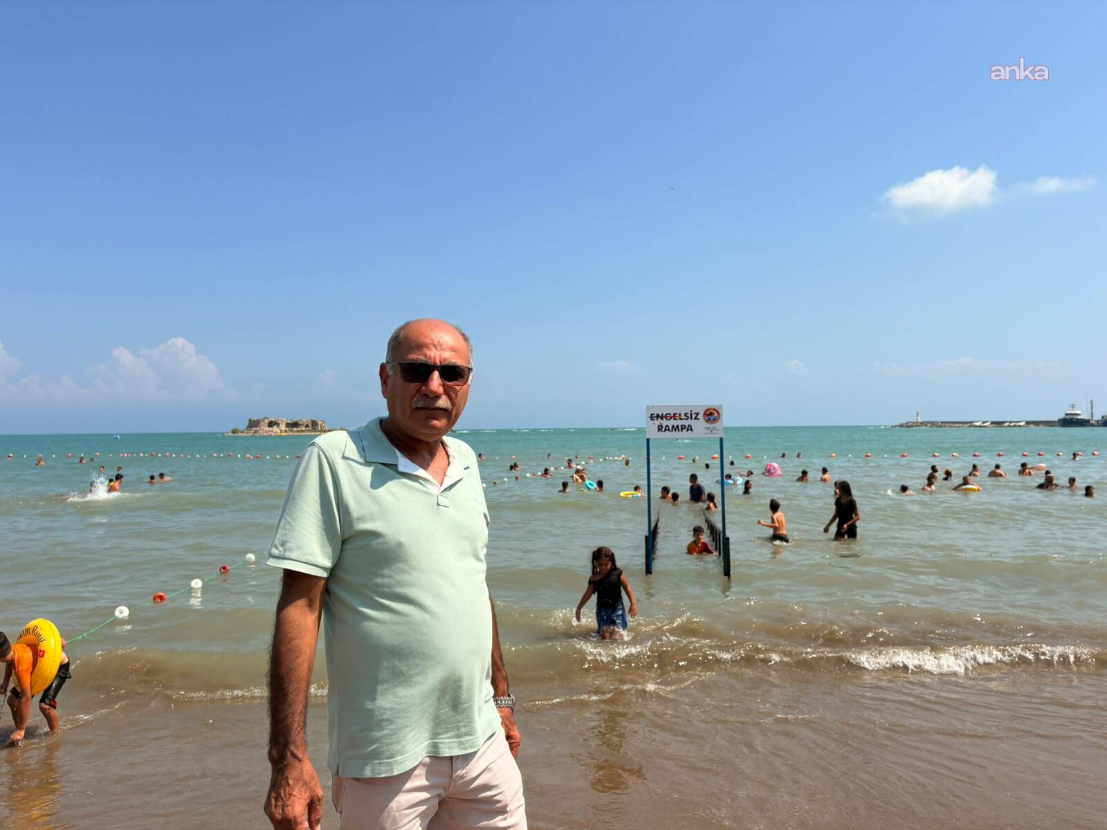 Yumurtalık’ta mavi bayrak yenilendi, engelsiz plaj dönemi başladı