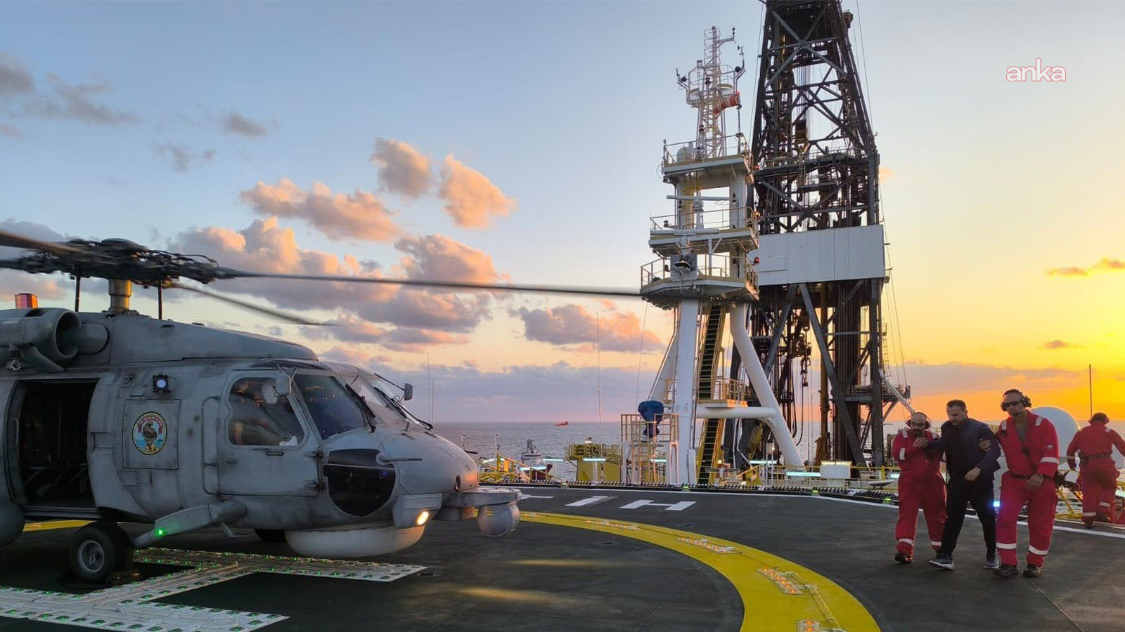 Fatih sondaj gemisinde iş kazası geçiren bir personel helikopterle hastaneye sevk edildi