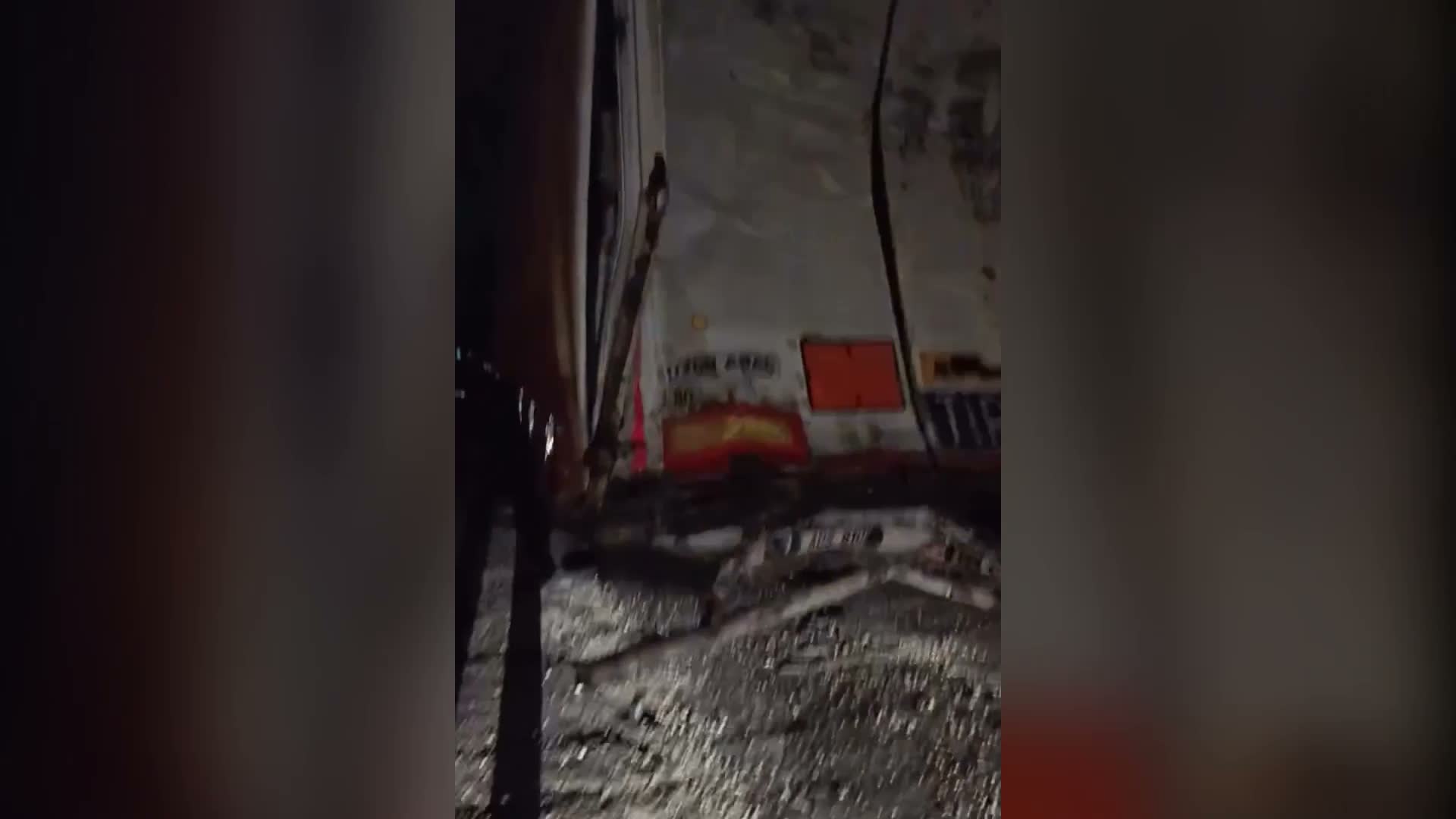 Isparta’da tarım işçilerini taşıyan minibüs TIR’a çarptı: 17 yaralı