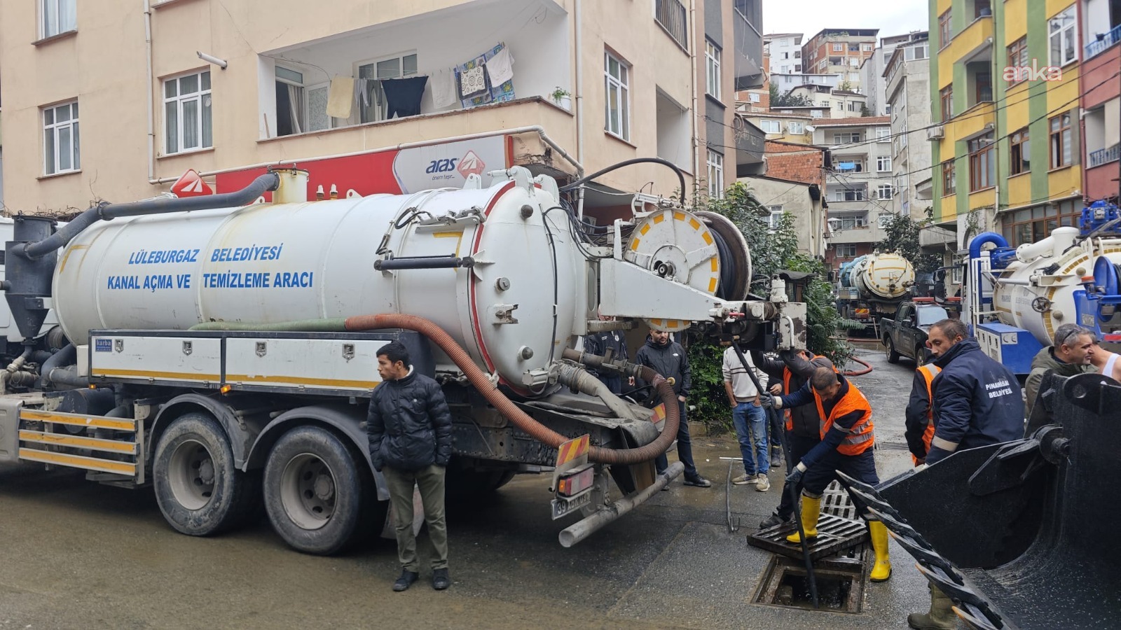 Lüleburgaz Belediyesi, İstanbul Sarıyer’deki kanal açma çalışmalarına katıldı