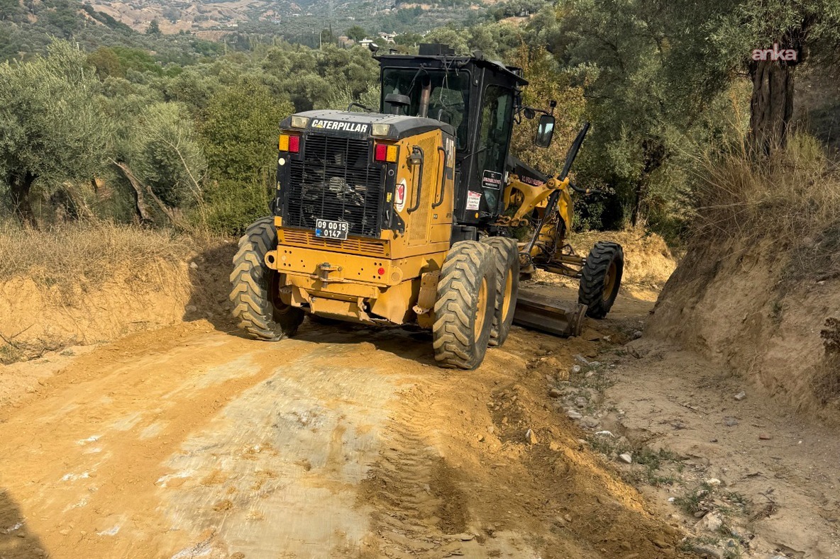 Efeler’de yağış nedeniyle bozulan tarım yolları onarılıyor