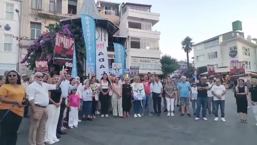 Adalar’da Adalet Nöbeti 8. Haftasında... Tutuklu Adalar Belediye Başkanı Ali Ercan Akpolat ve arkadaşlarının serbest bırakılması istendi