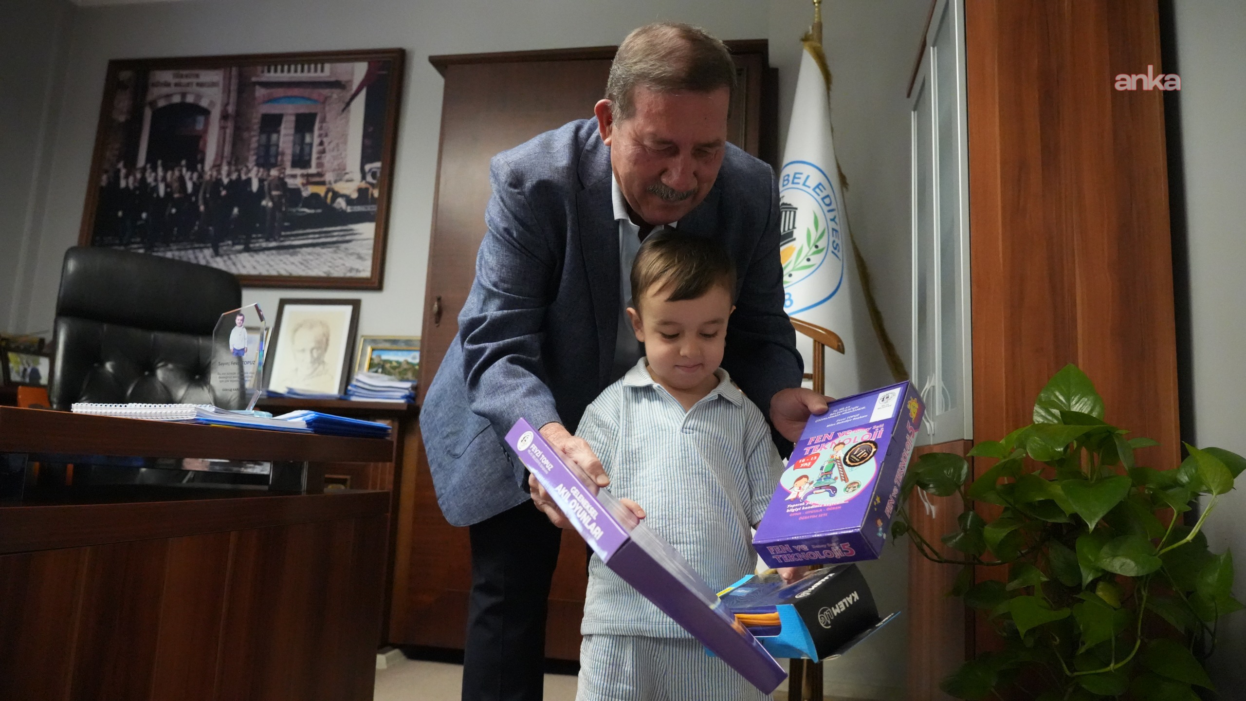 Sağlığına kavuşan minik DMD hastası Göktuğ'dan Milas Belediye Başkanı Topuz'a teşekkür ziyareti