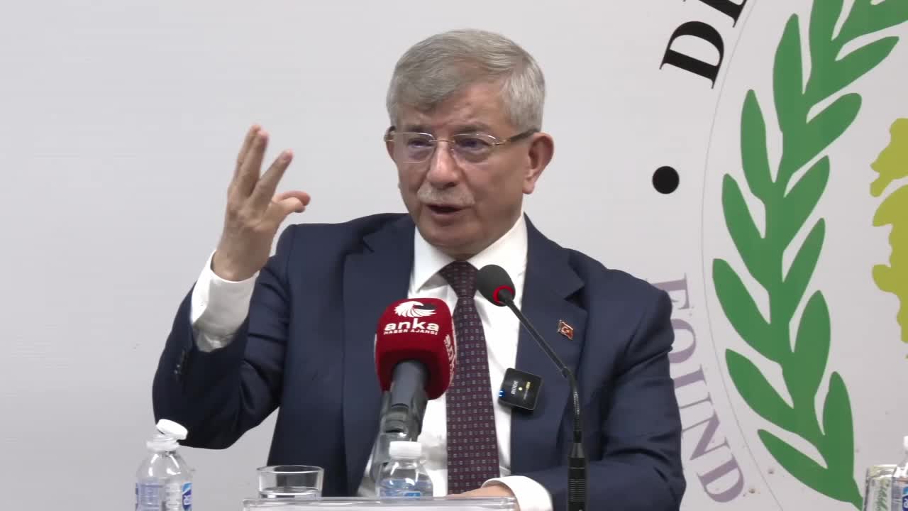 Ahmet Davutoğlu: "İktidar milletvekilleri sokağa çıkamayacak haldeler"