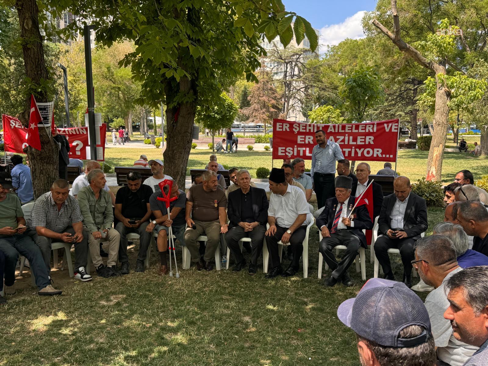 Mansur Yavaş'tan oturma eylemindeki şehit aileleri ve gazilere ziyaret