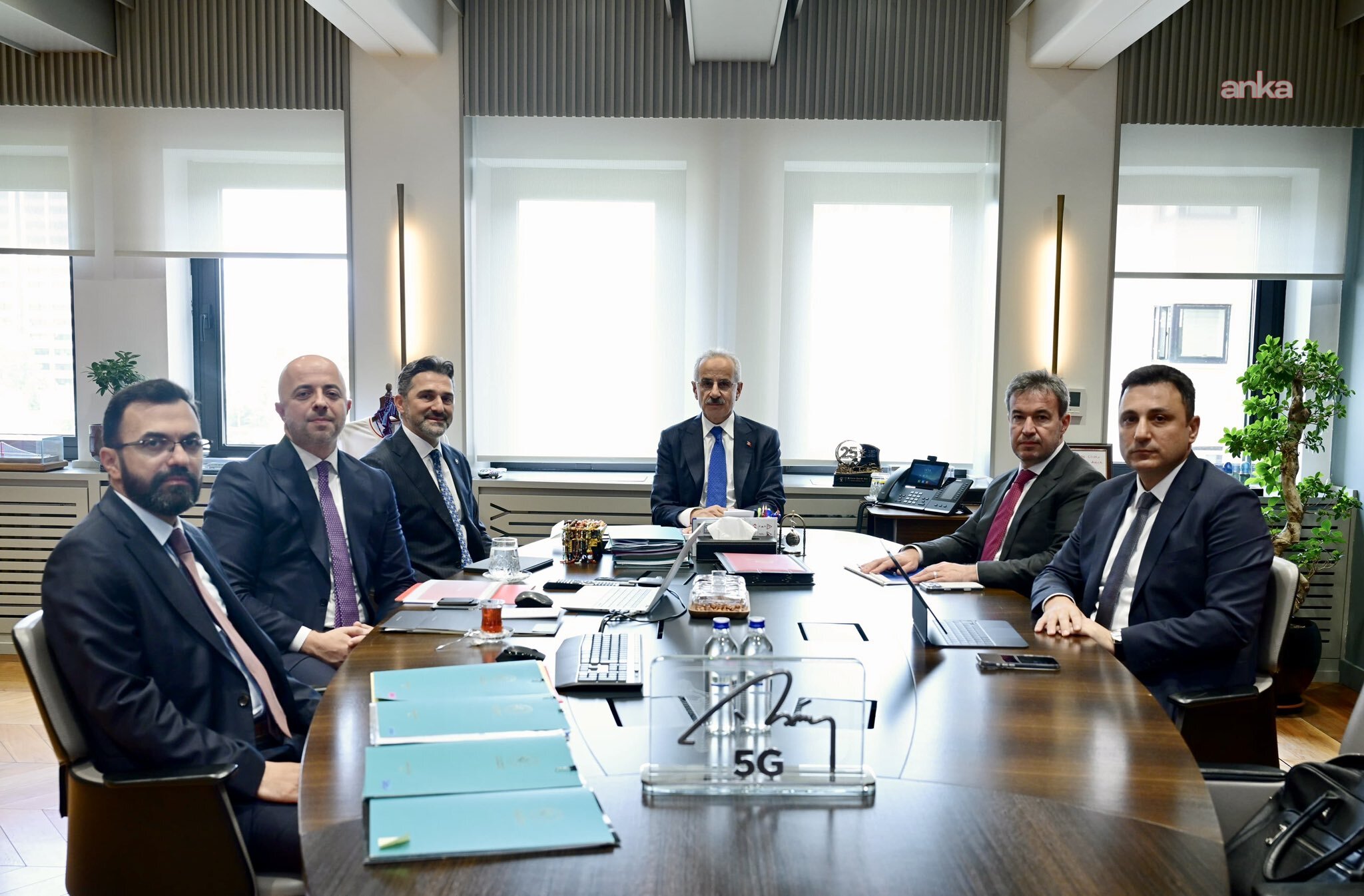 Bakan Uraloğlu, THY ve AJet yöneticileriyle bir araya geldi