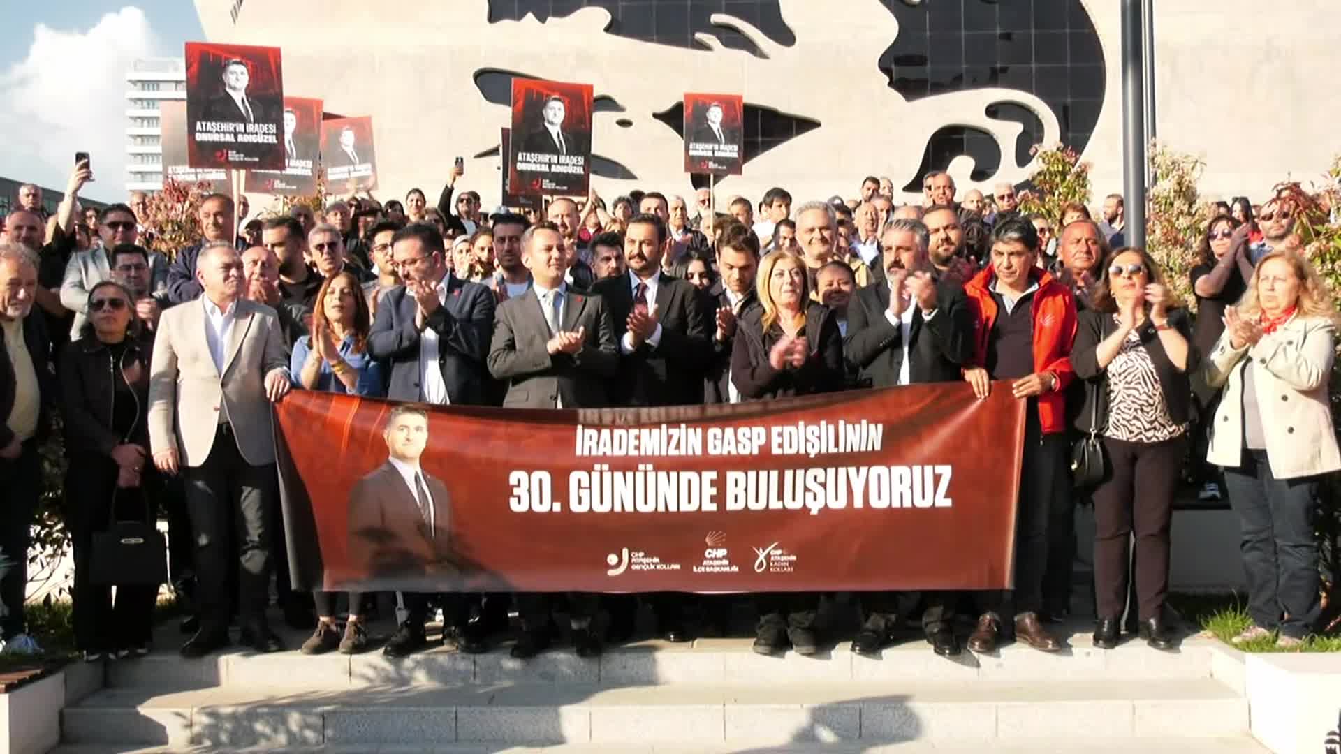 Onursal Adıgüzel'in tutuklanmasının 30. gününde Ataşehir'de eylem: Haksızlığa alışmayacağız, susmayacağız, geri çekilmeyeceğiz