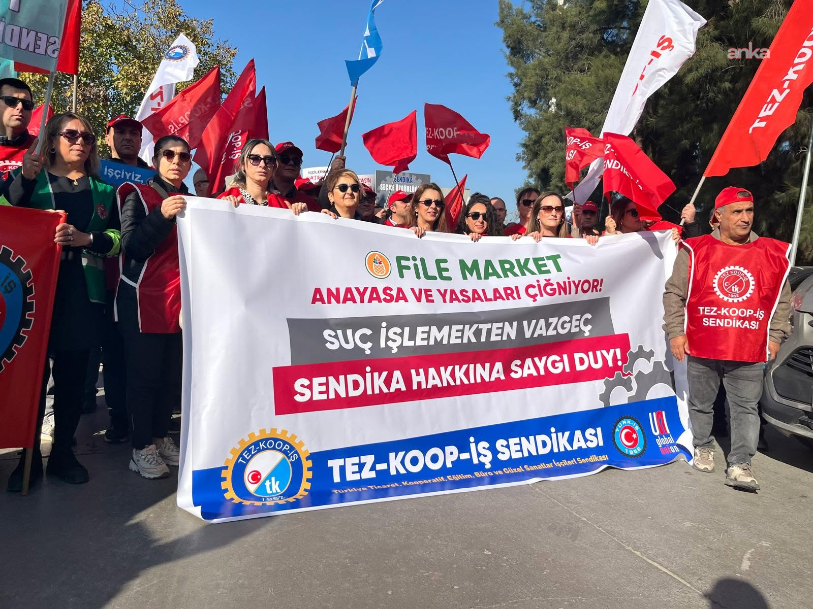 Tez-Koop-İş: Mahkeme, FİLE Market'te sendikal nedenle işten çıkarılan işçi için işe iade ve 16 aylık ücret tutarında tazminata hükmetti