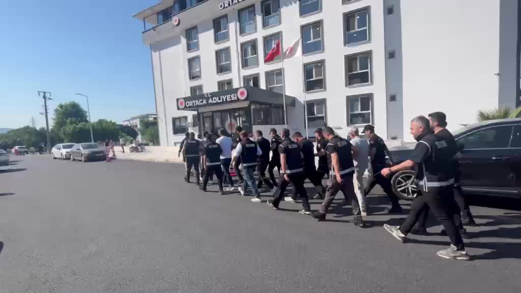 Muğla merkezli 3 ilde dolandırıcılık operasyonu: 17 şüpheli gözaltına alındı